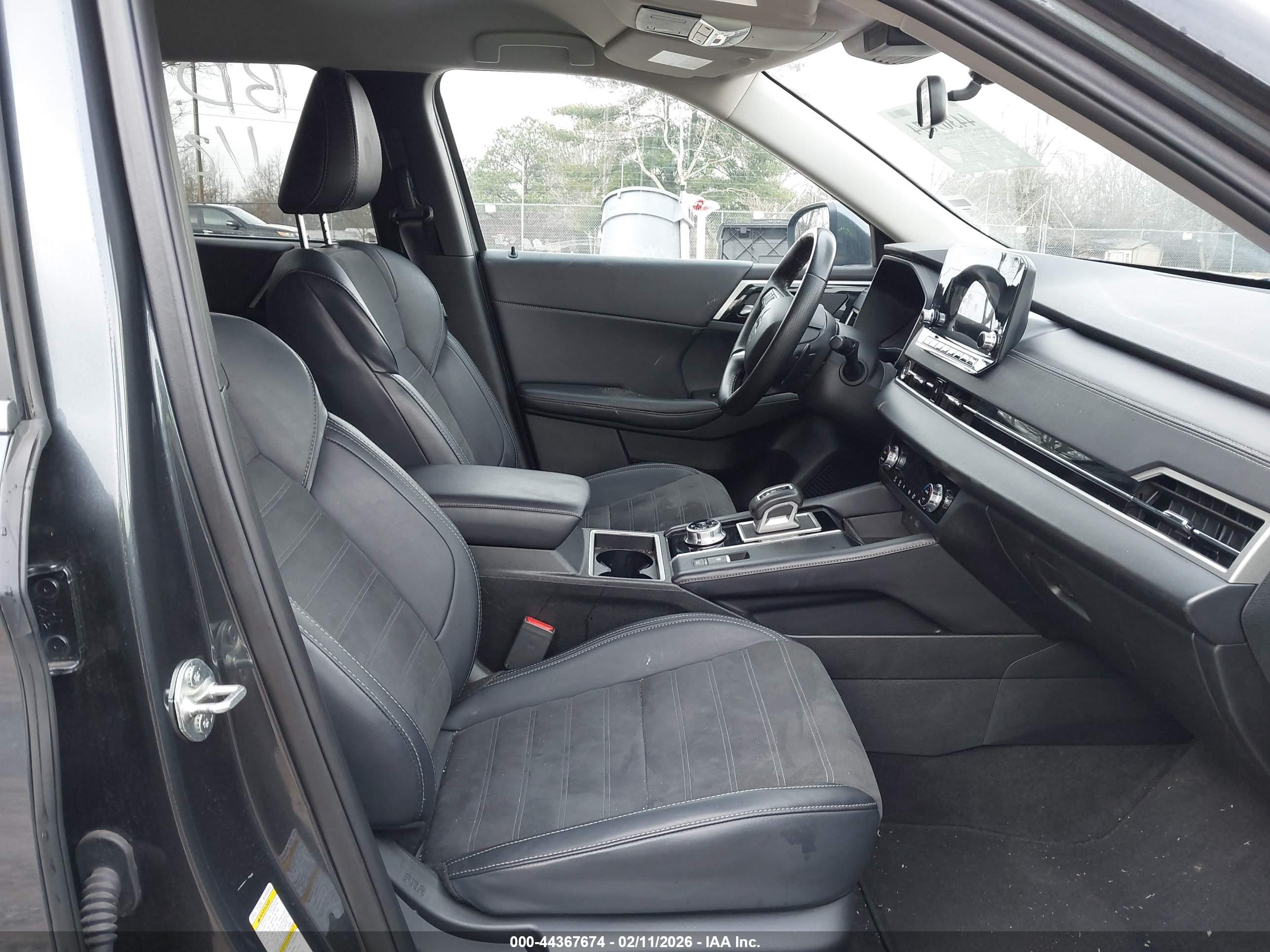 MITSUBISHI OUTLANDER image 5