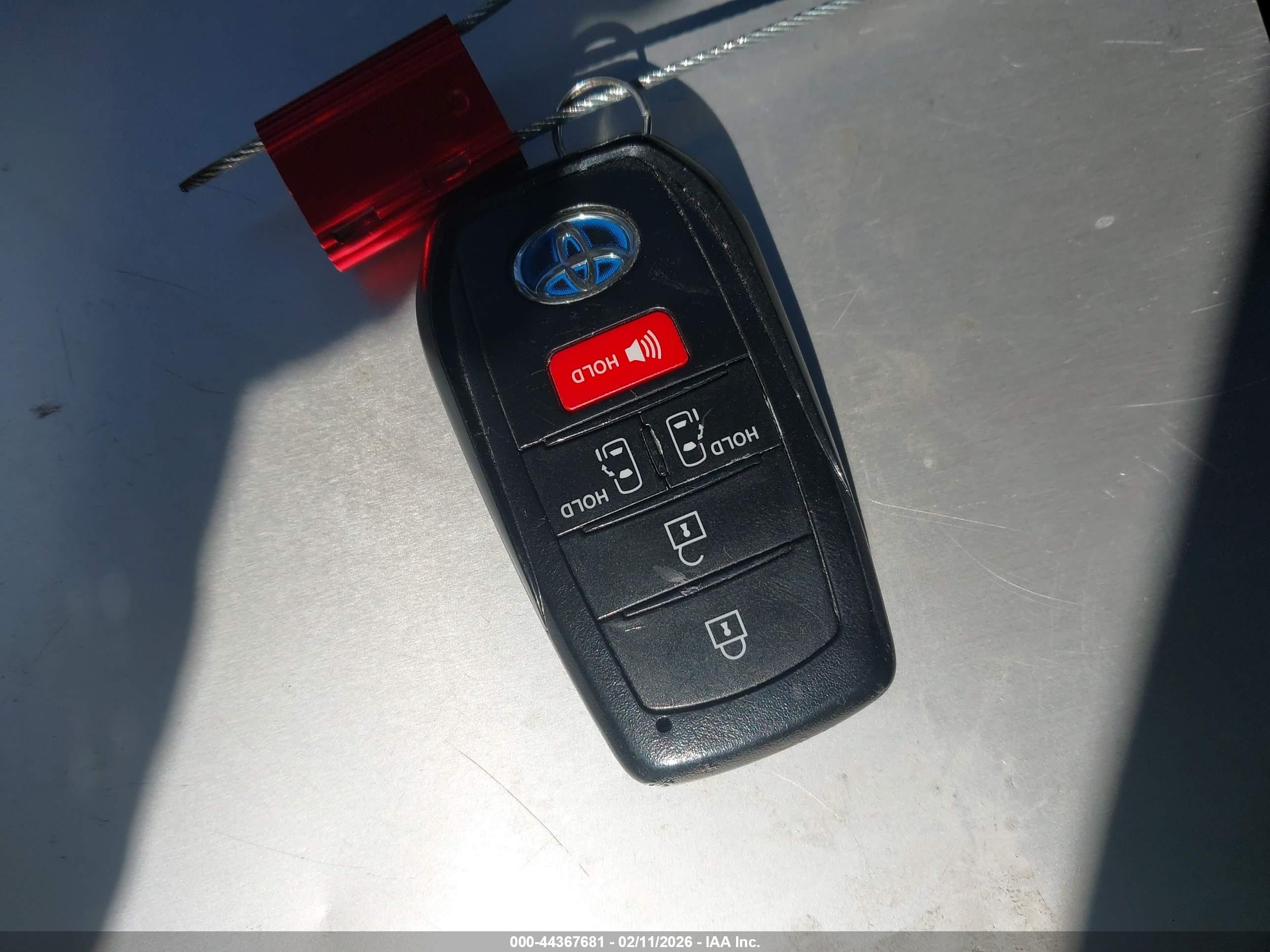 TOYOTA SIENNA image 11