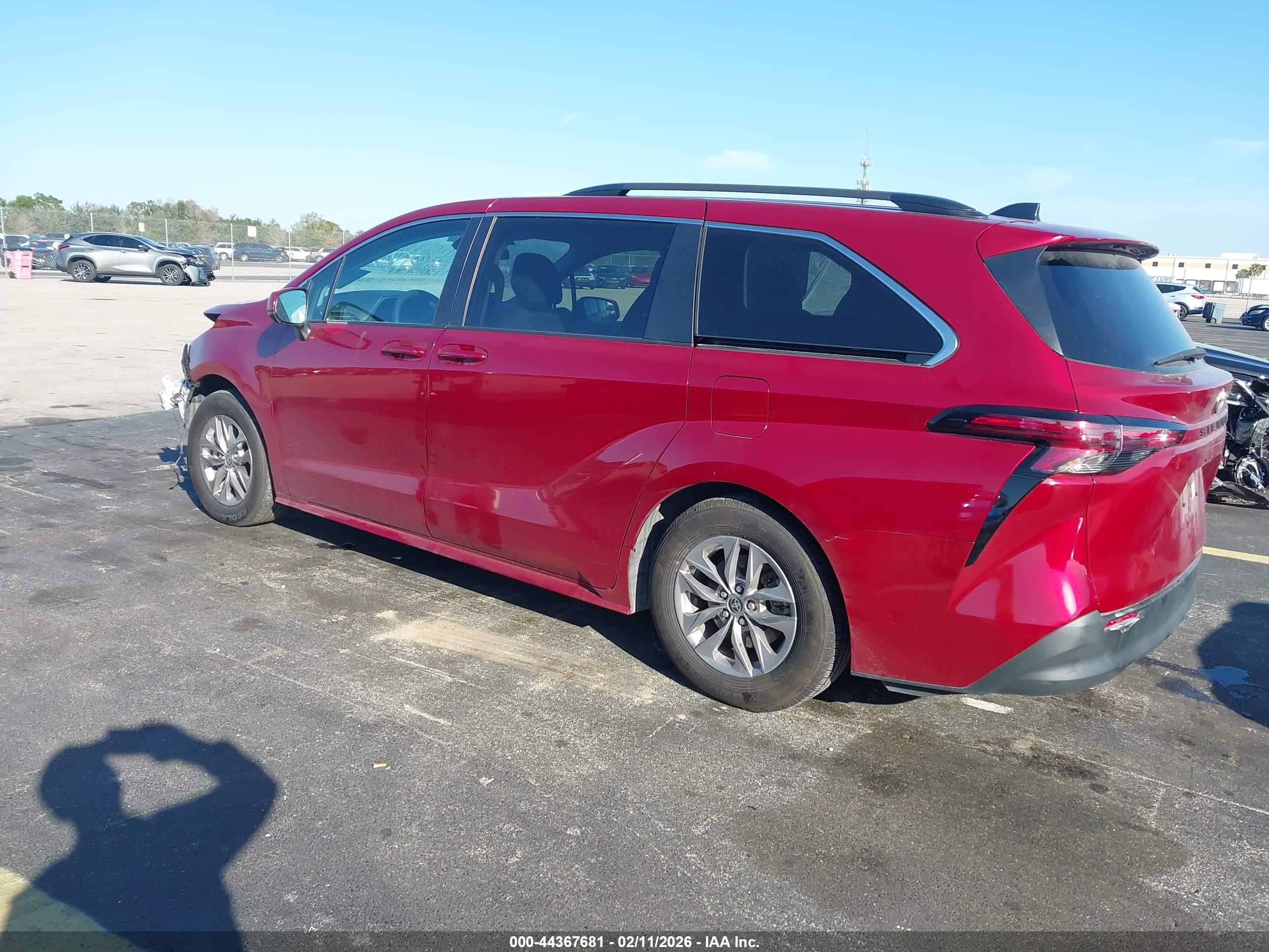 TOYOTA SIENNA image 3