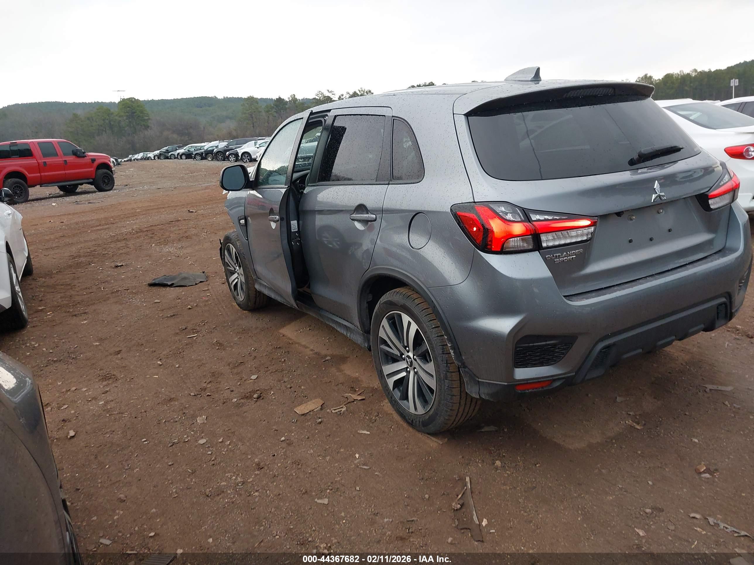 MITSUBISHI OUTLANDER image 3