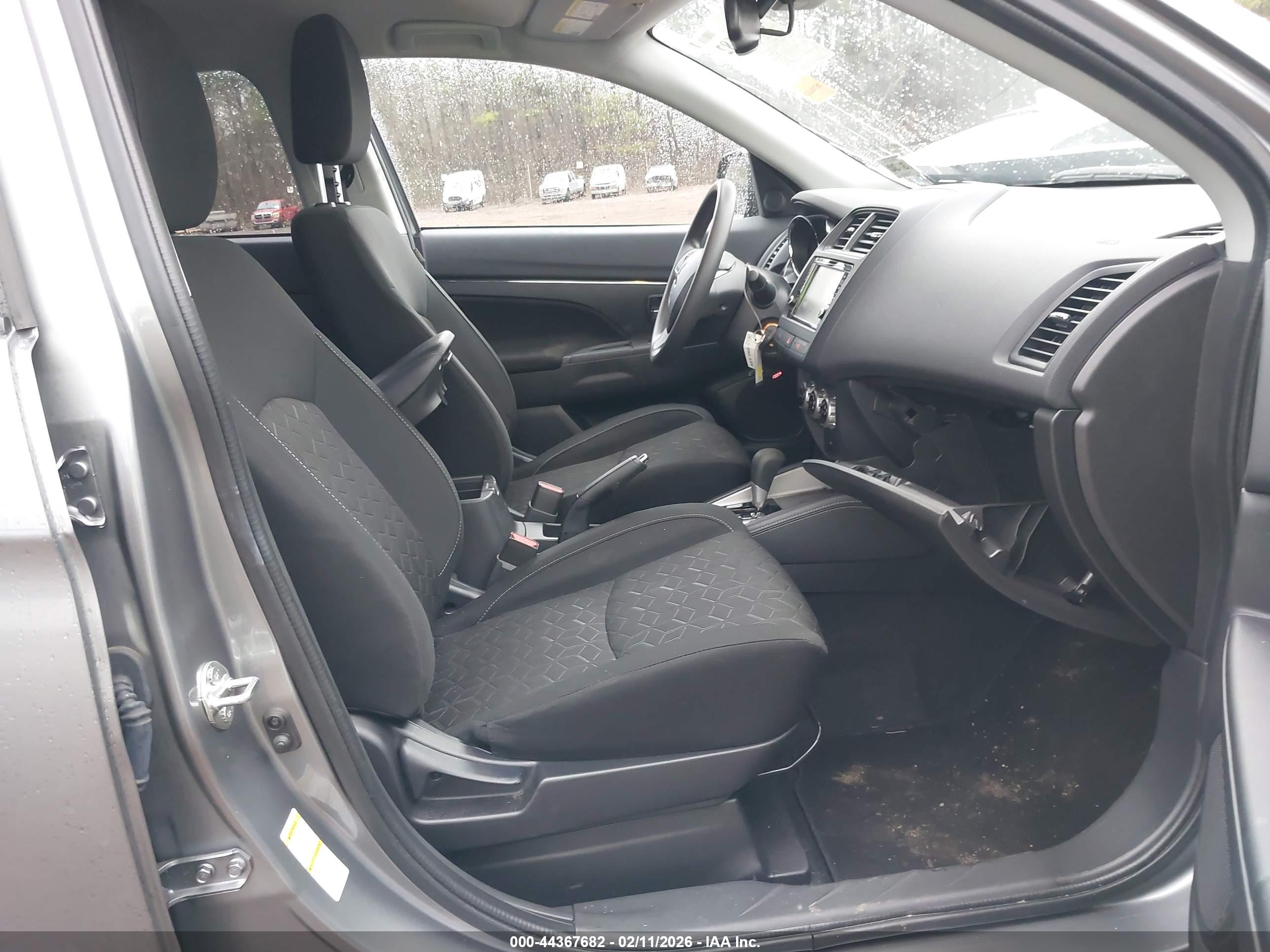 MITSUBISHI OUTLANDER image 5