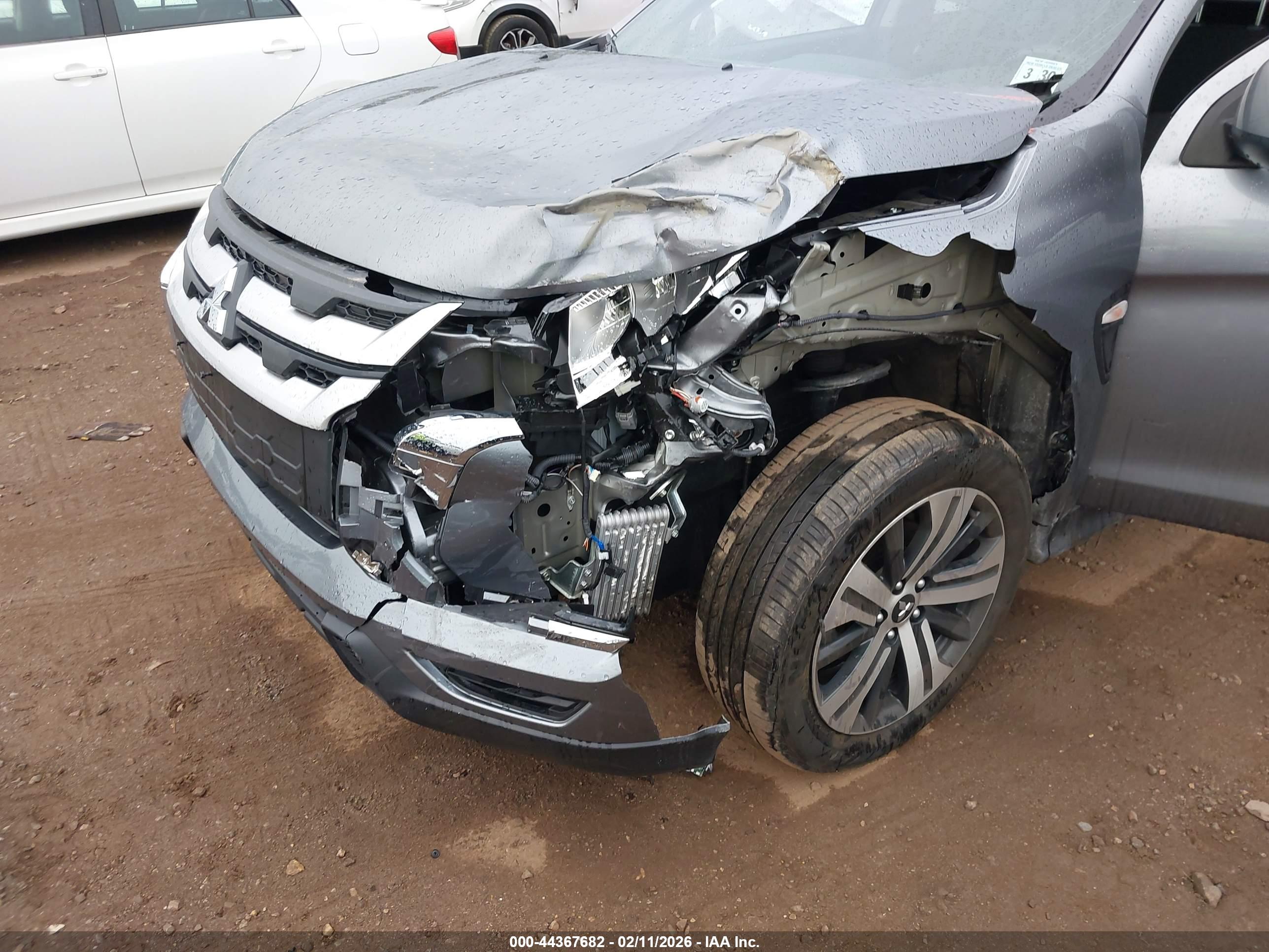 MITSUBISHI OUTLANDER image 6