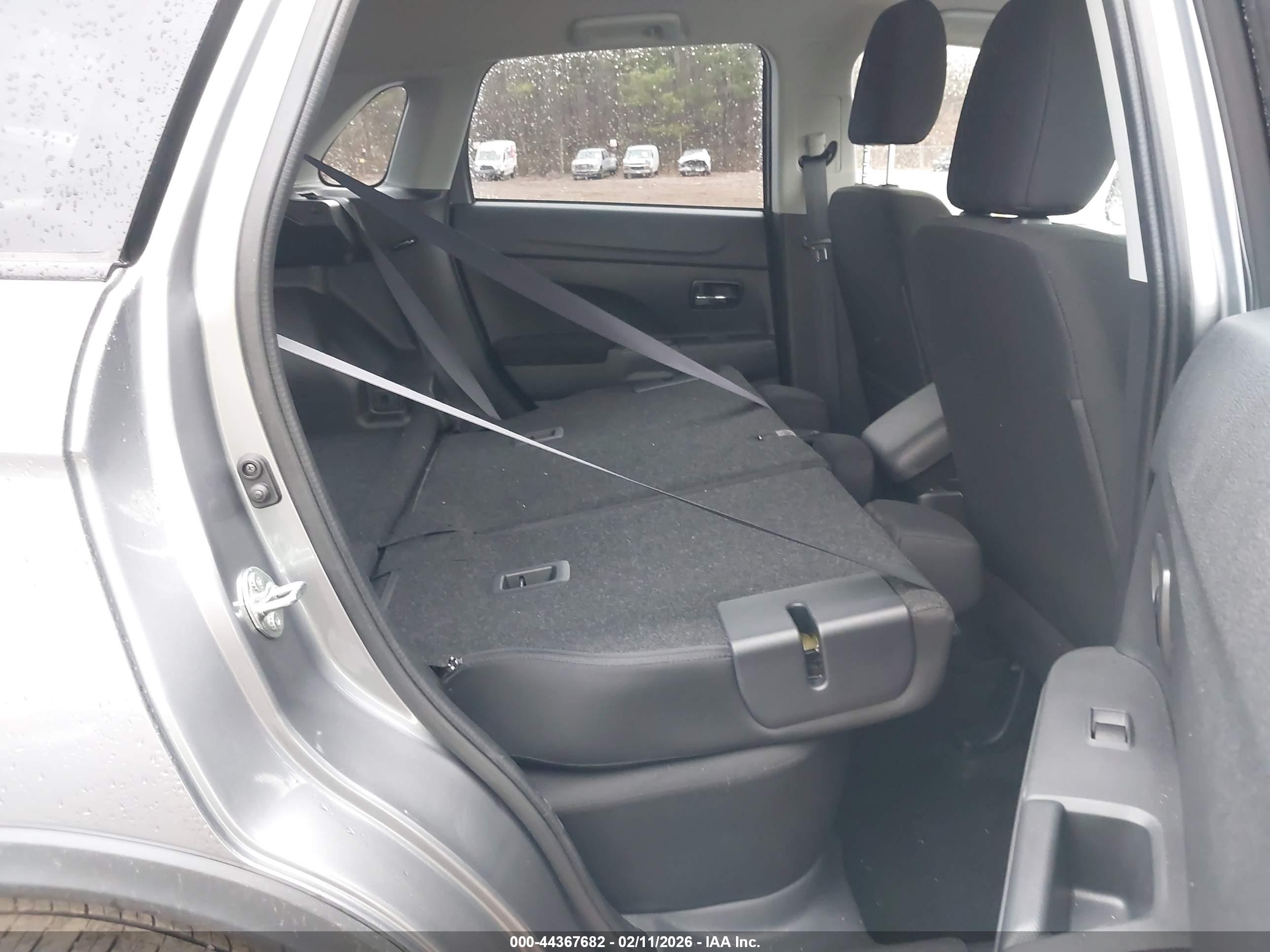 MITSUBISHI OUTLANDER image 8