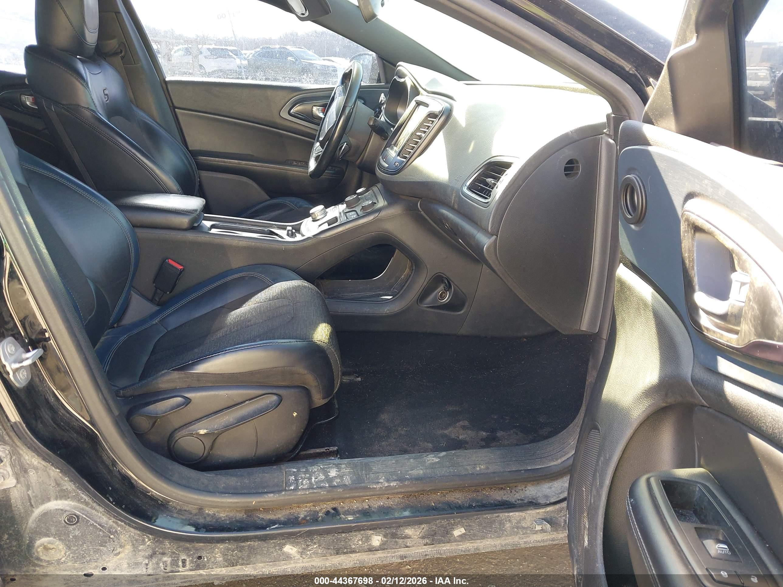 CHRYSLER 200 image 5