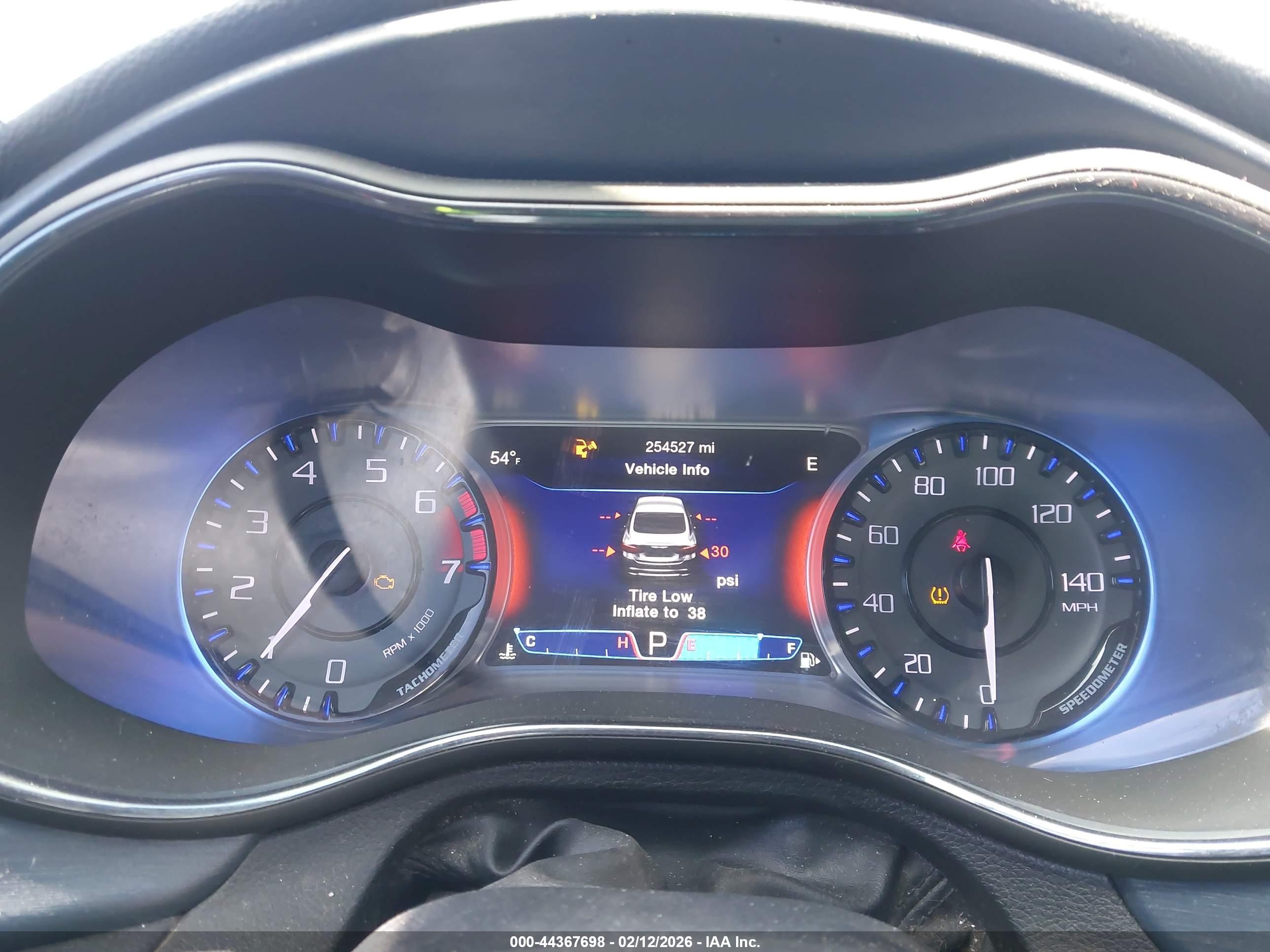 CHRYSLER 200 image 7