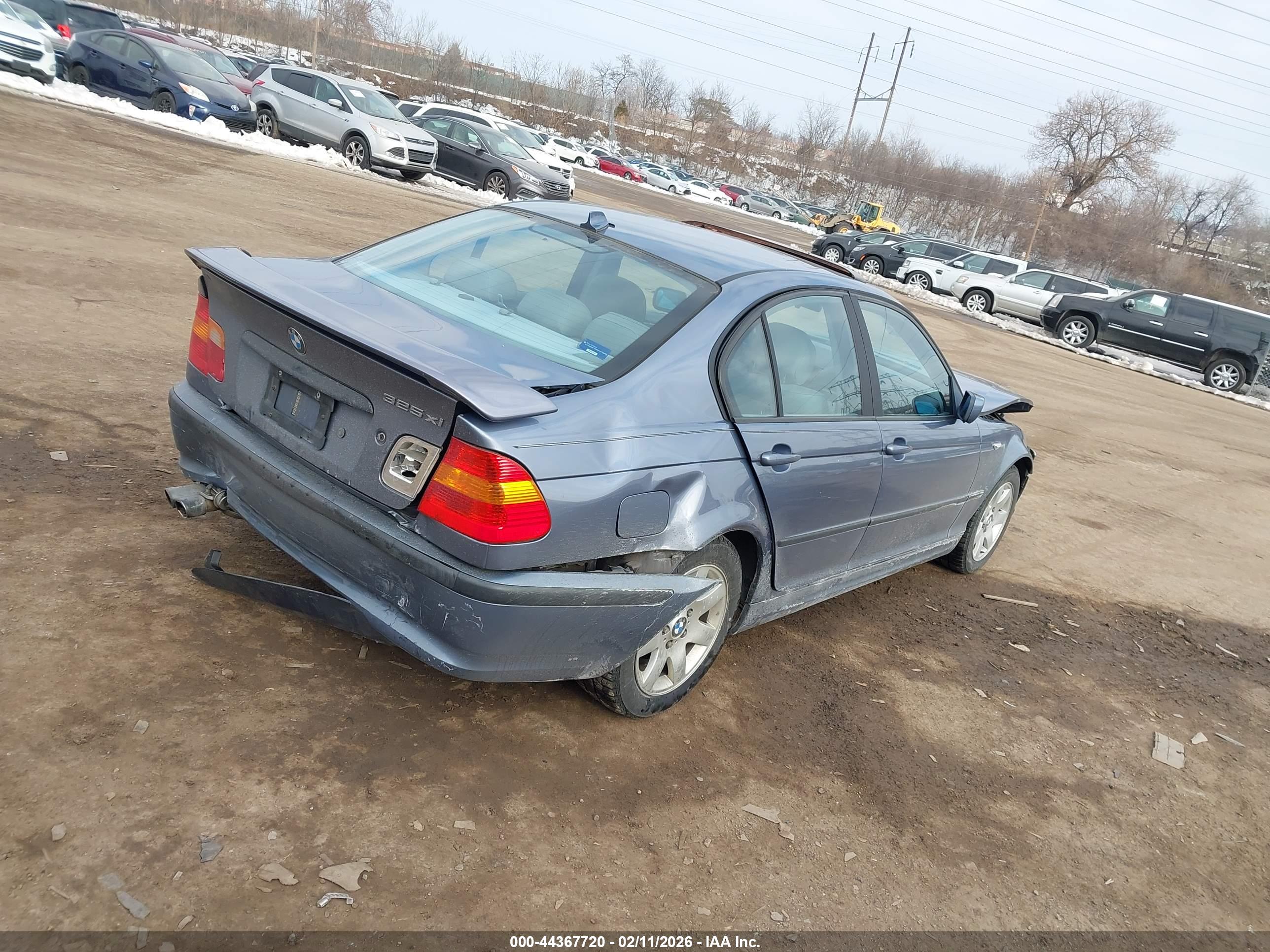 BMW 325XI image 4