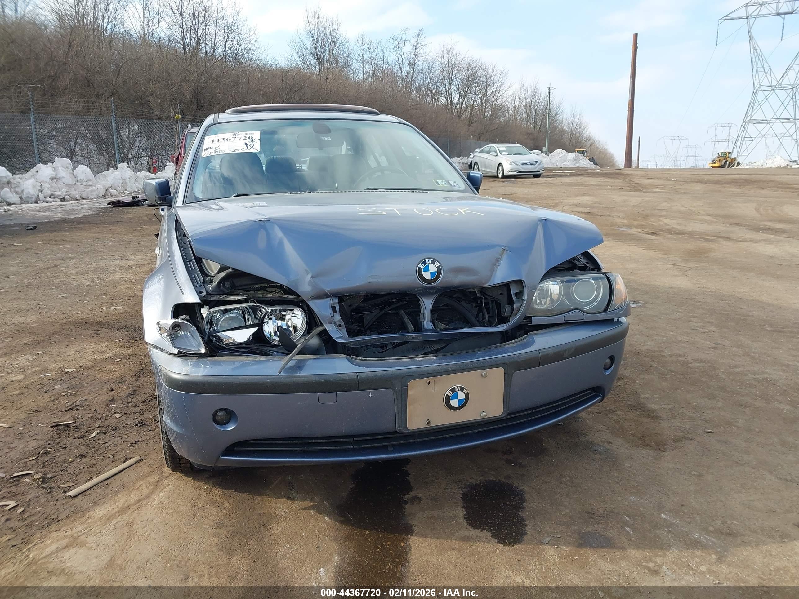 BMW 325XI image 6