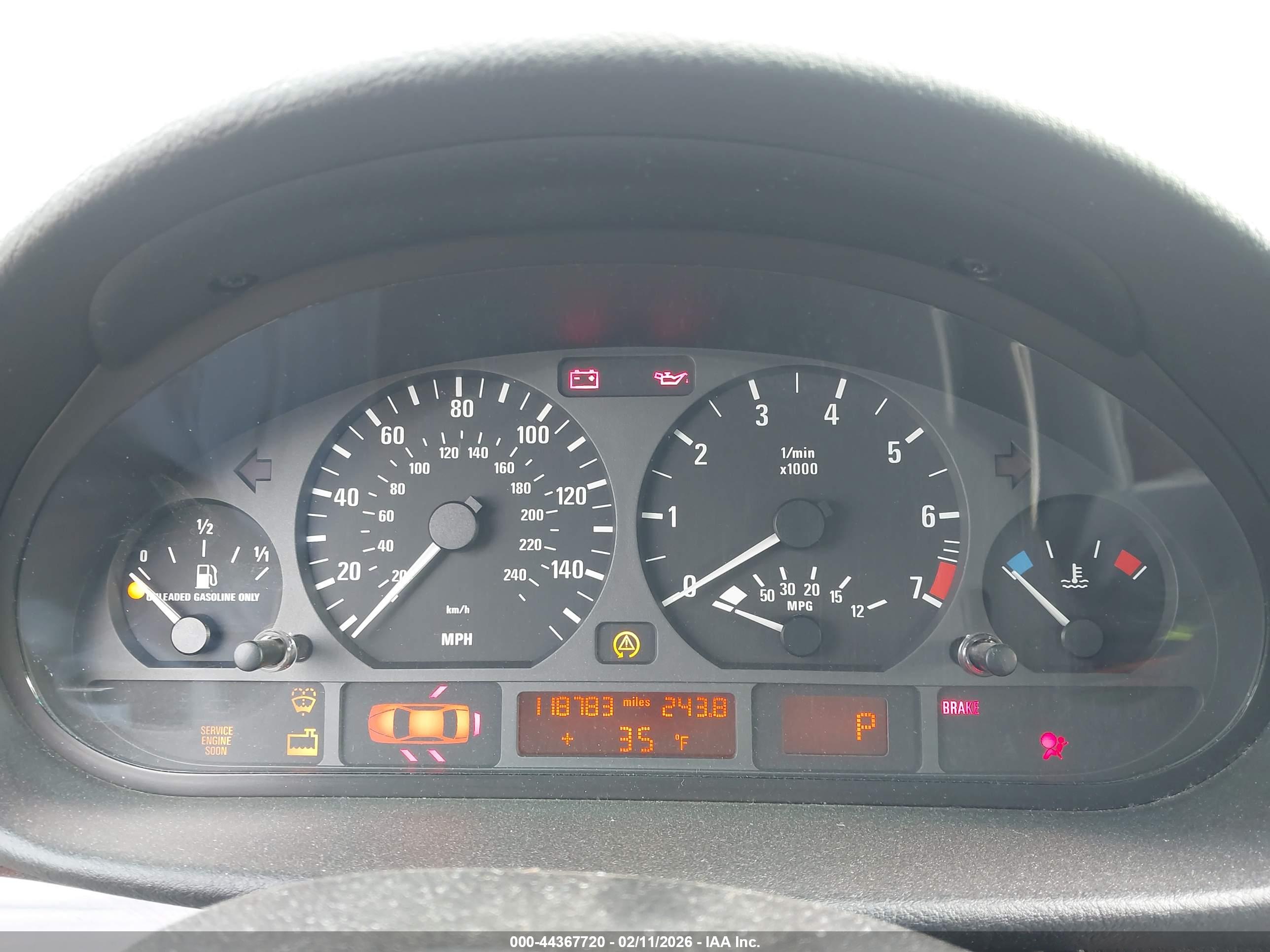 BMW 325XI image 7