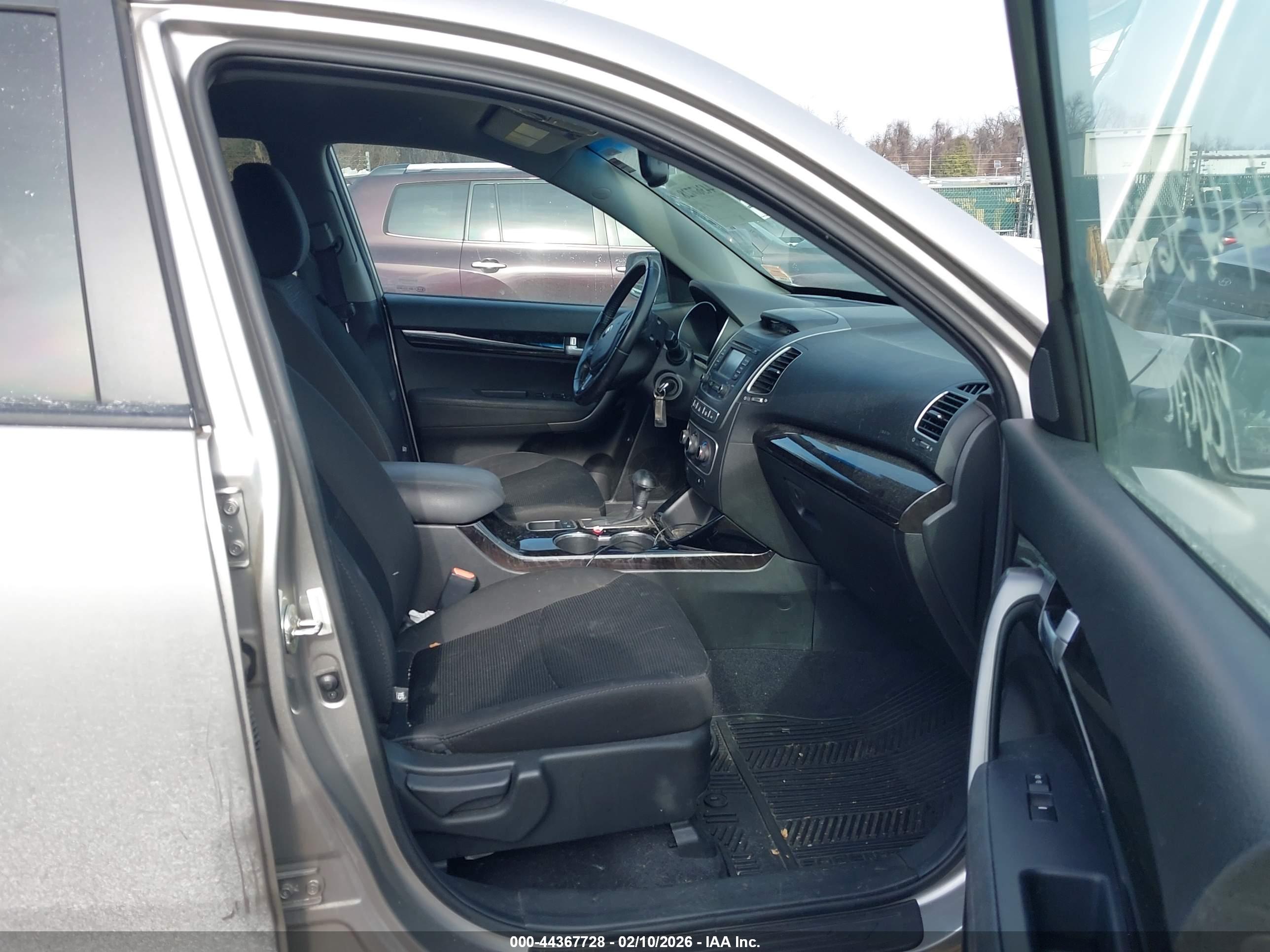 KIA SORENTO image 5