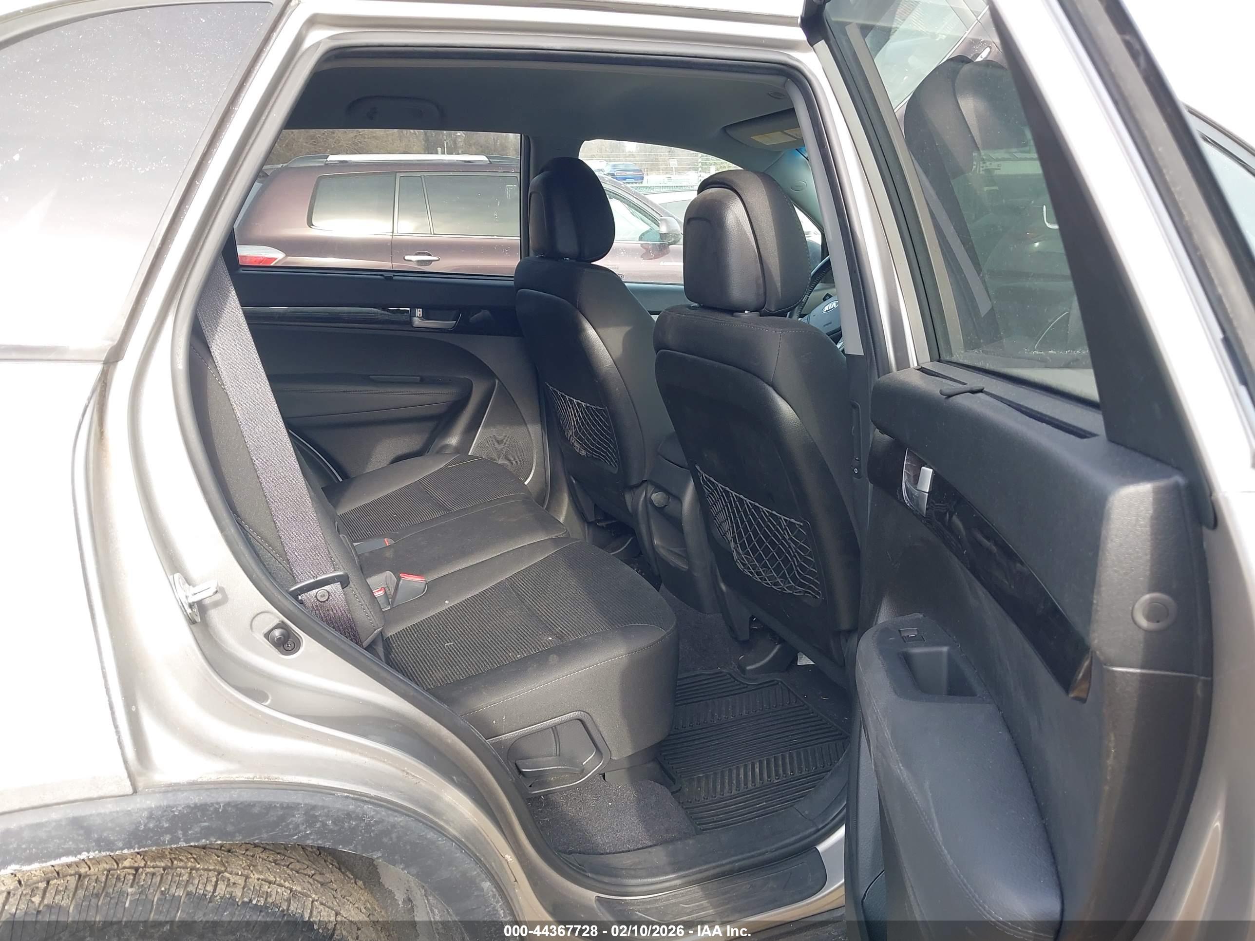 KIA SORENTO image 8