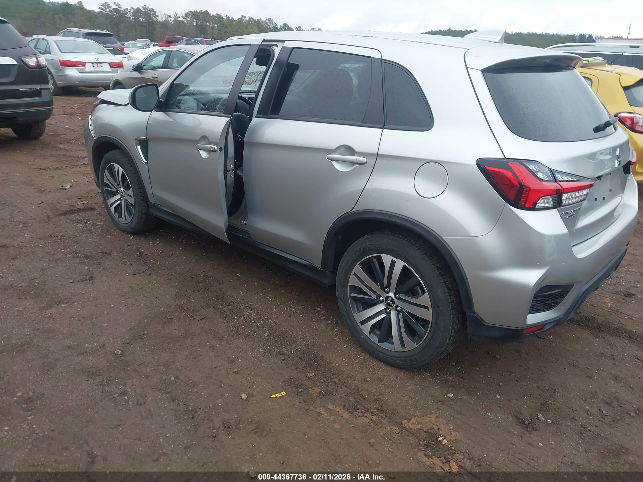 MITSUBISHI OUTLANDER image 3