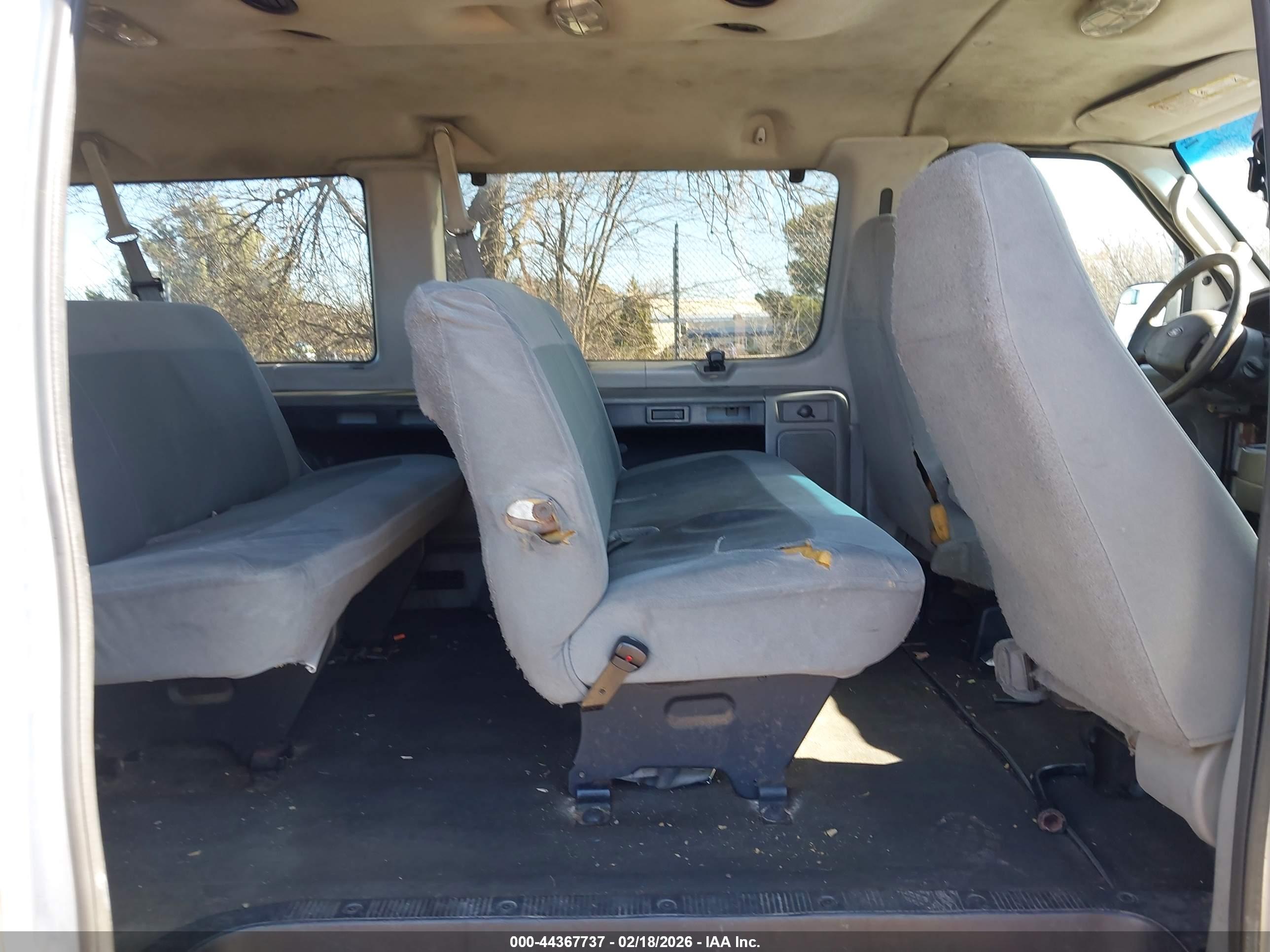 FORD E-350 image 8