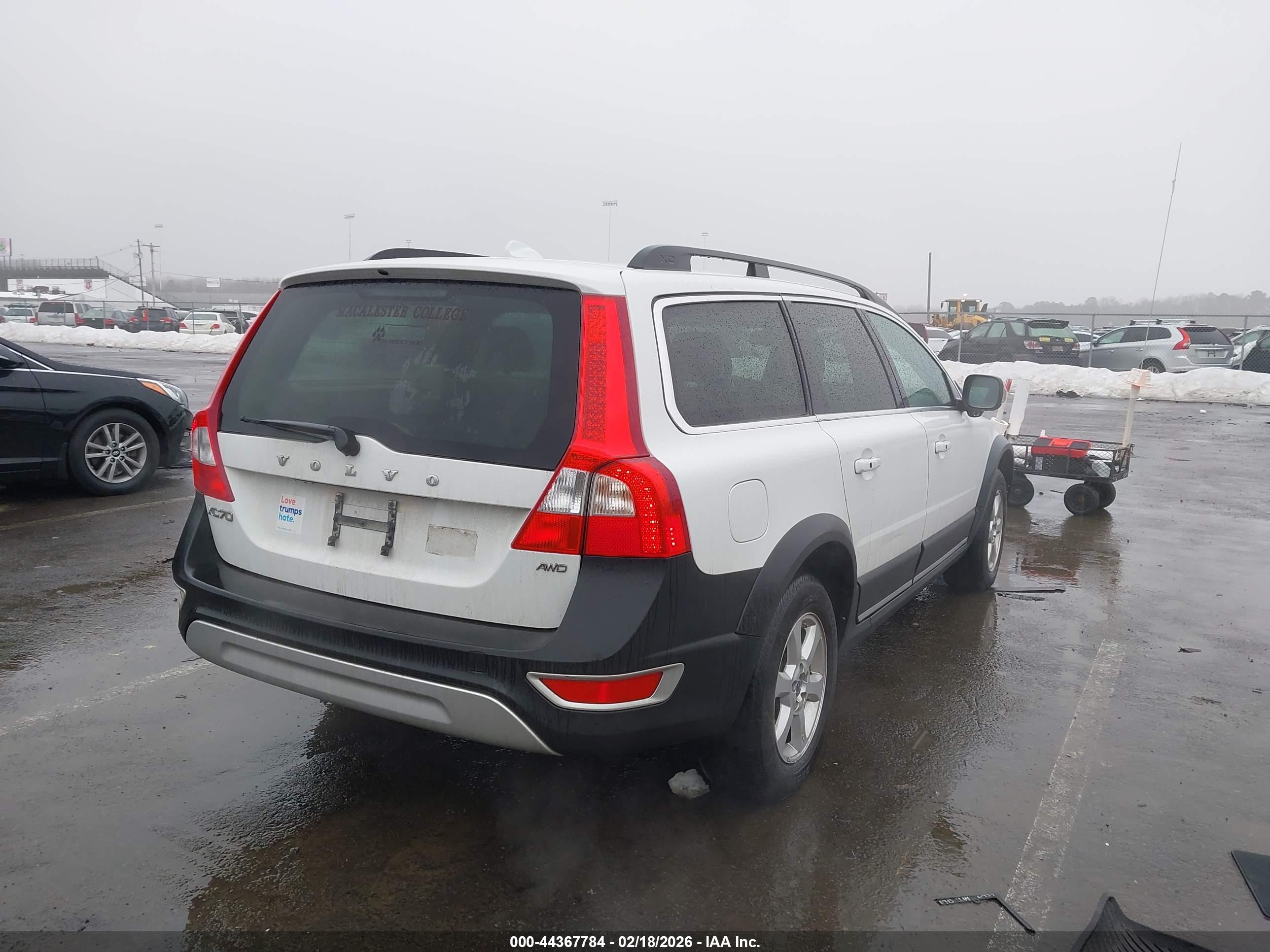 VOLVO XC70 image 4