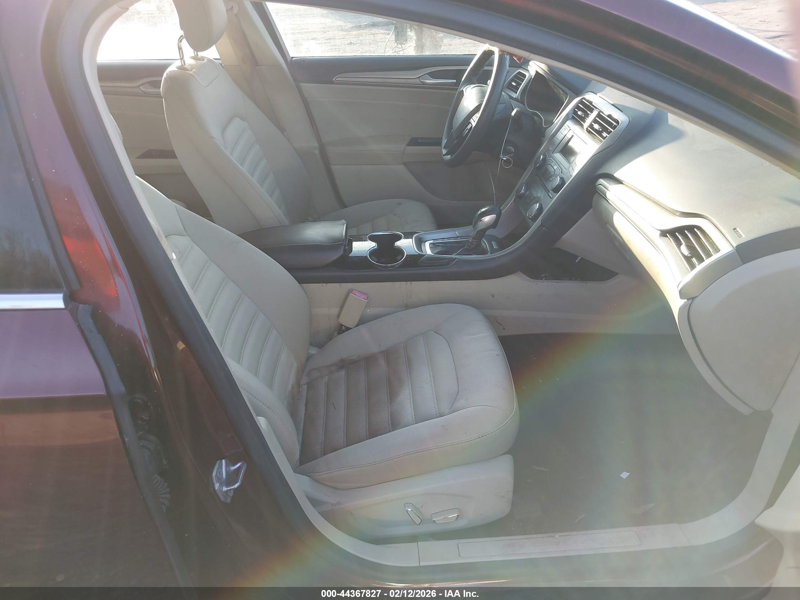 FORD FUSION image 5