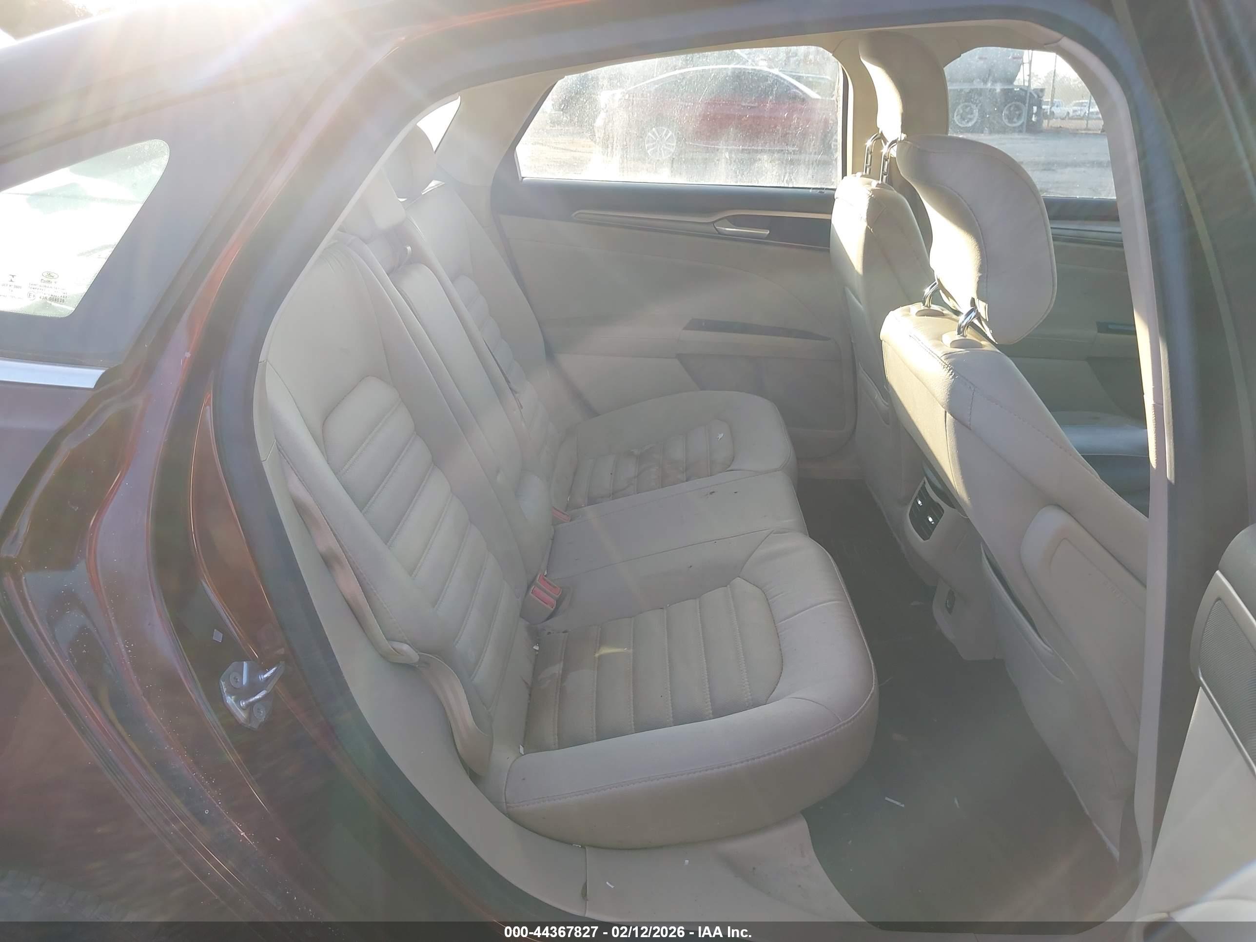 FORD FUSION image 8