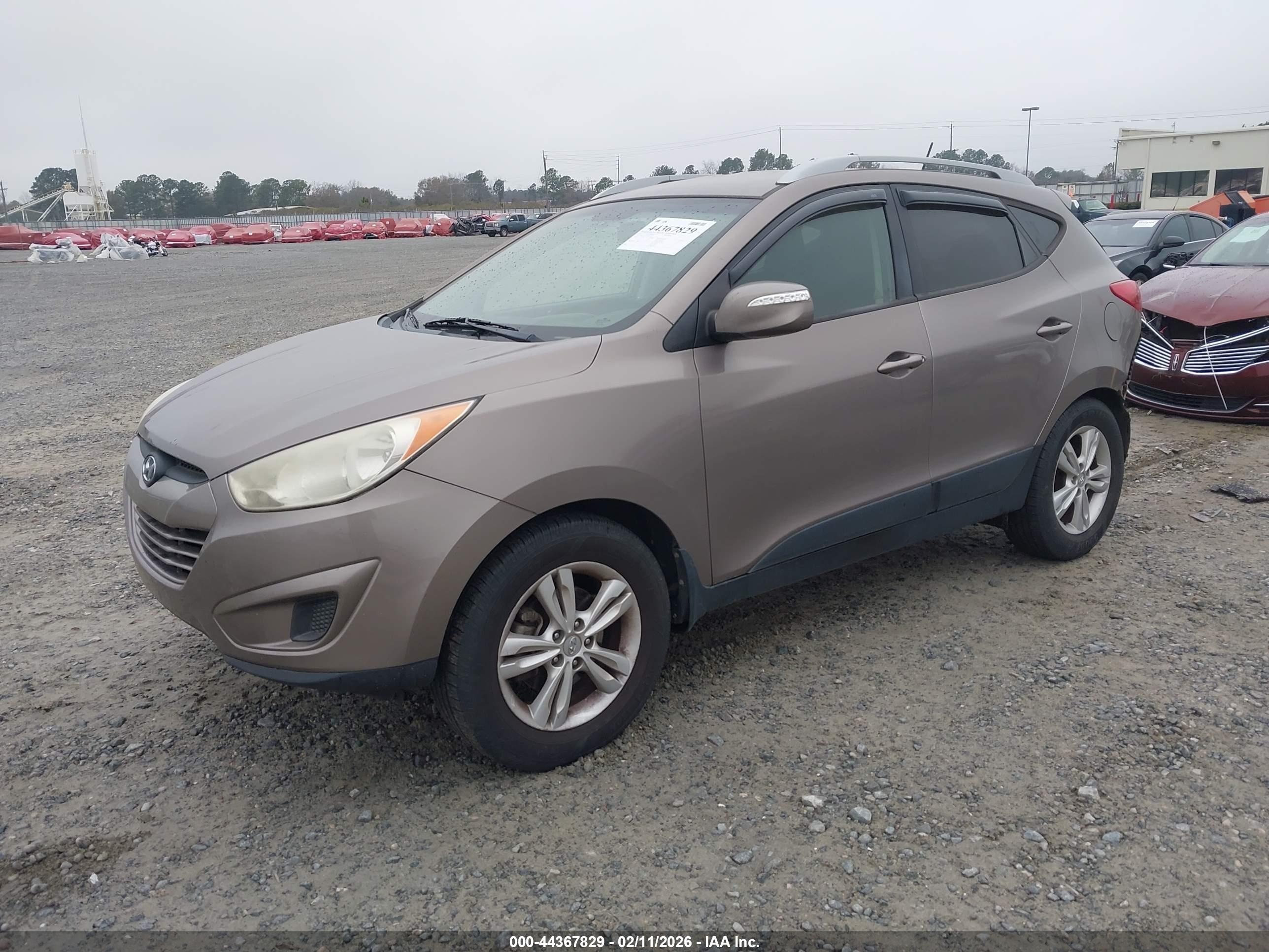 HYUNDAI TUCSON image 2
