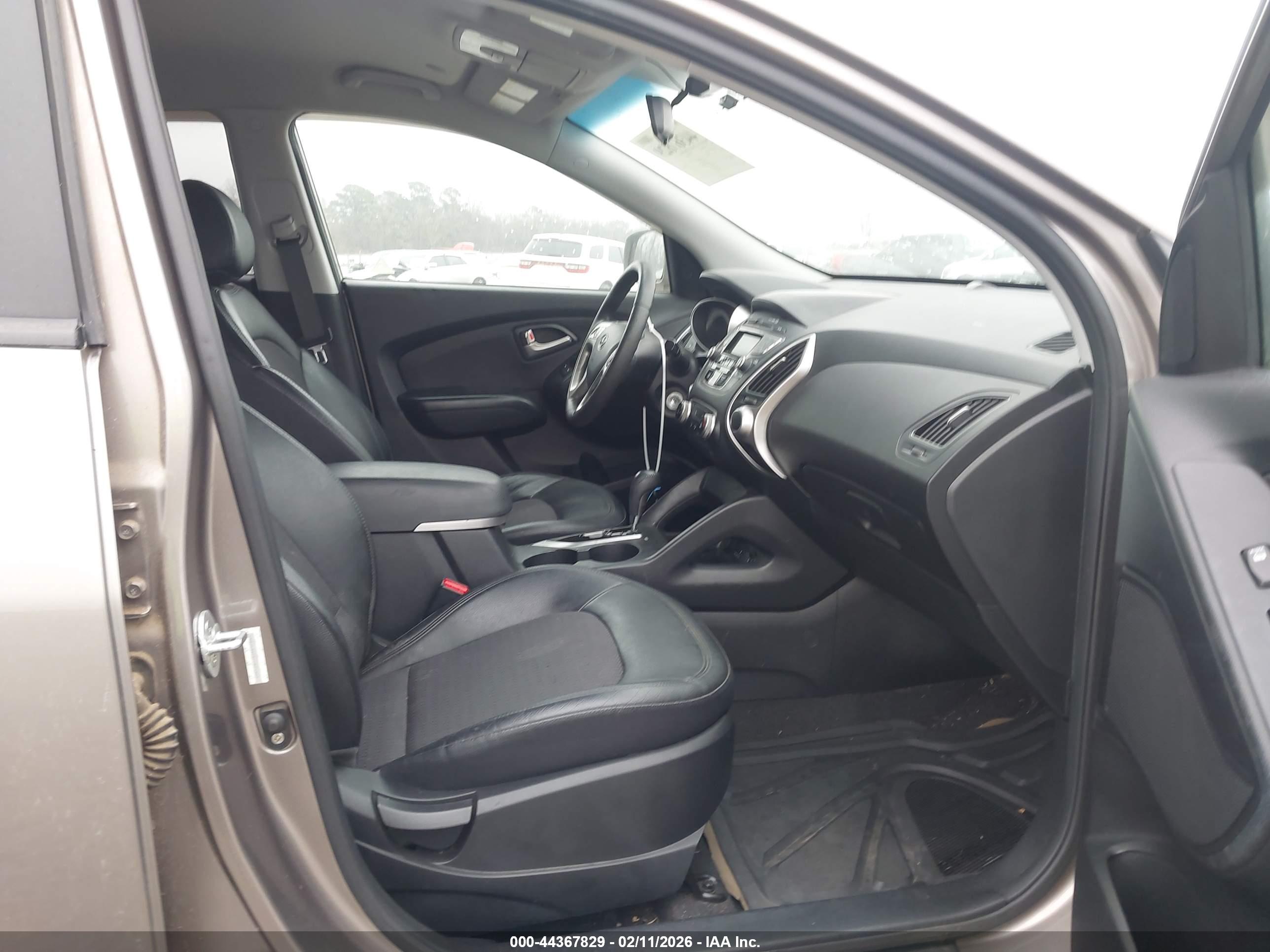 HYUNDAI TUCSON image 5