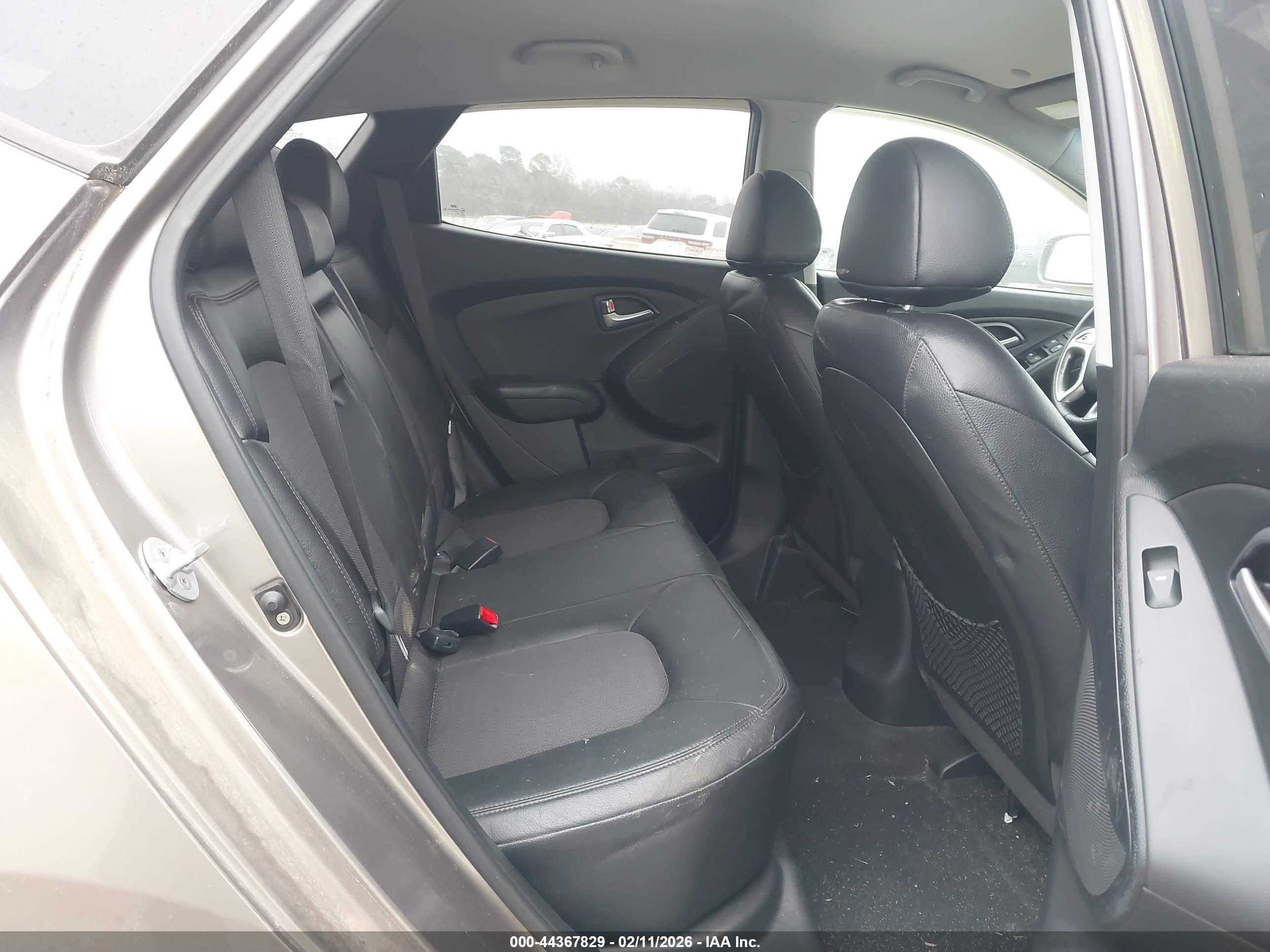 HYUNDAI TUCSON image 8