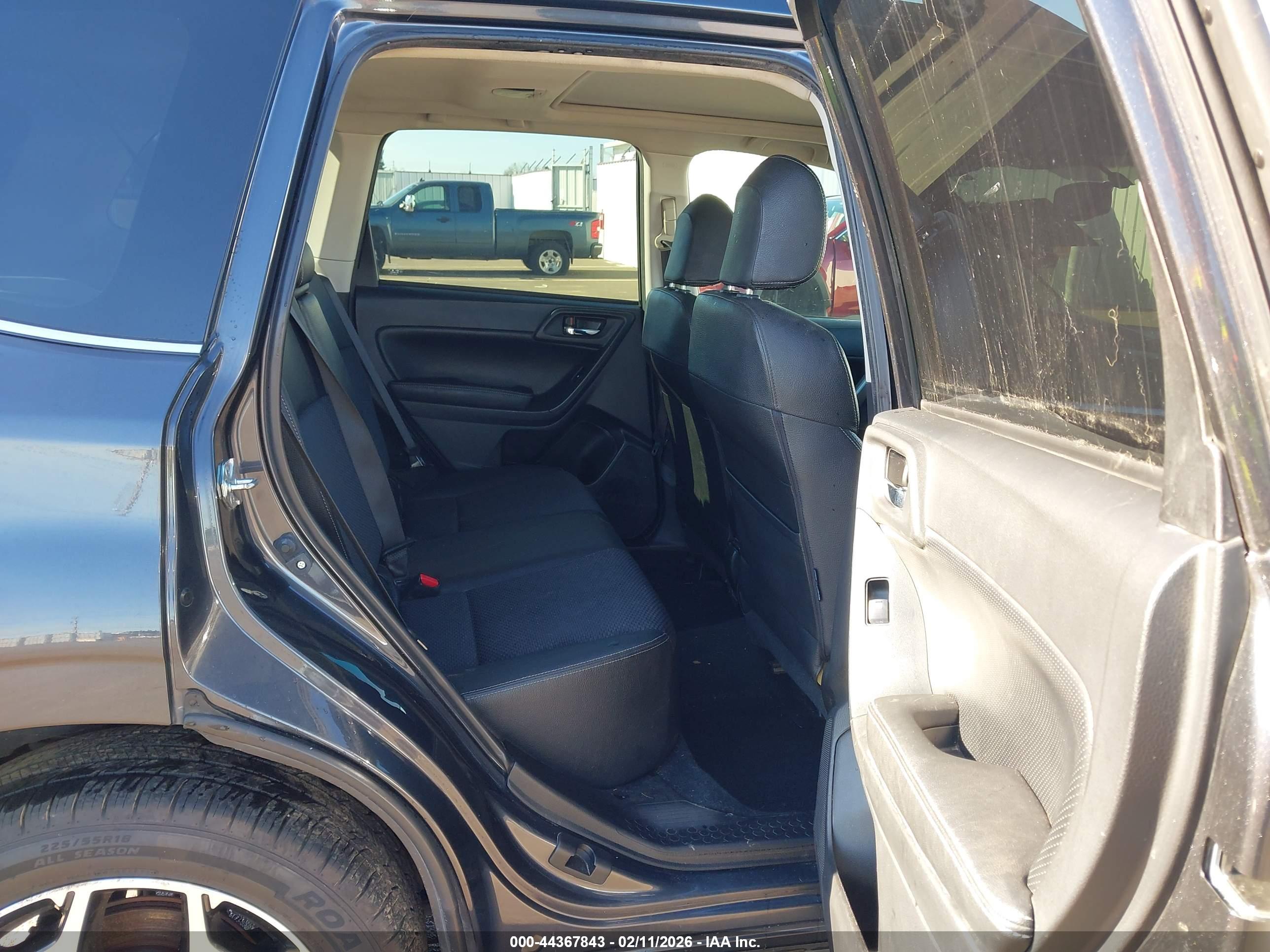 SUBARU FORESTER image 8