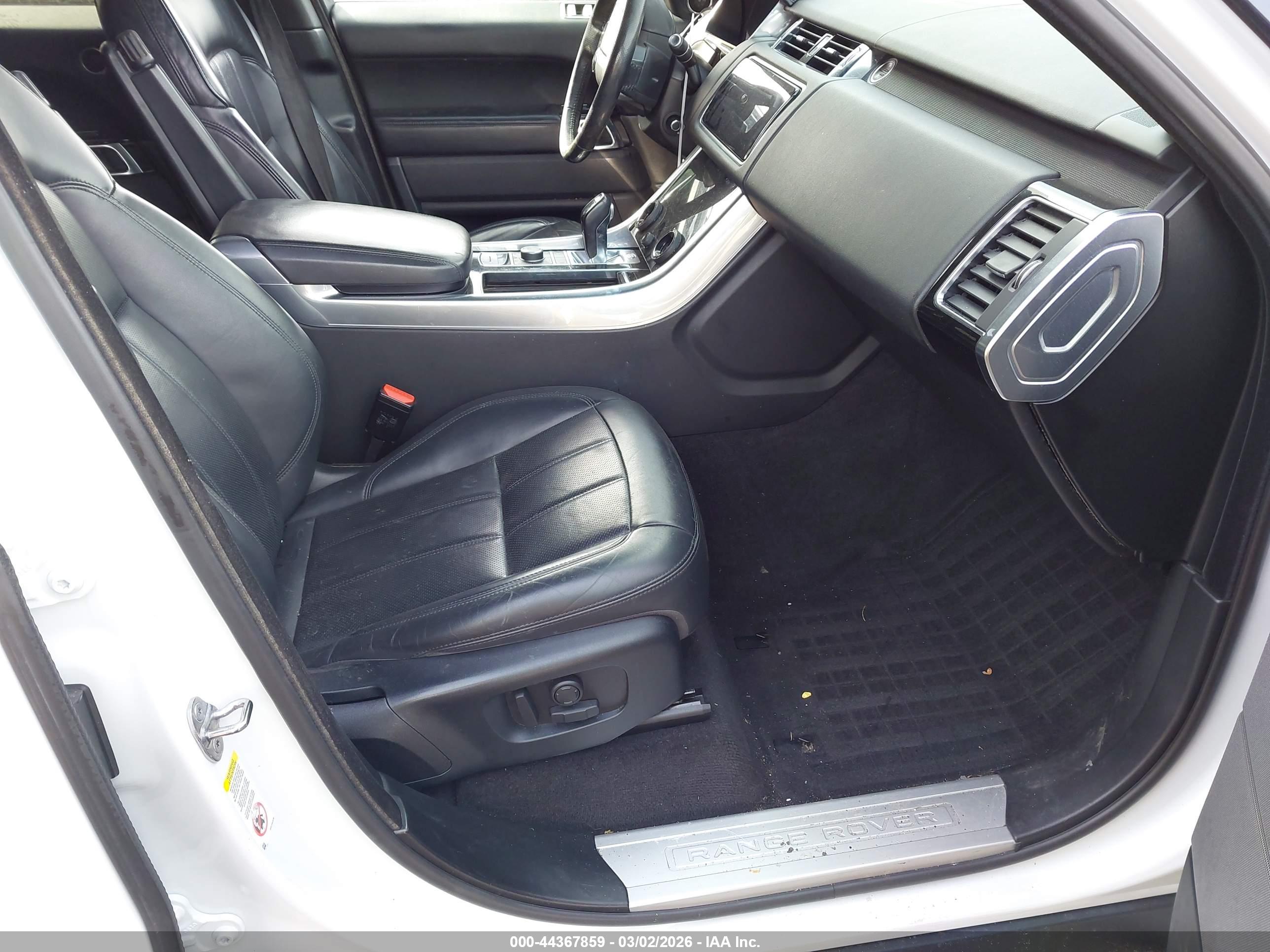 LAND ROVER image 5