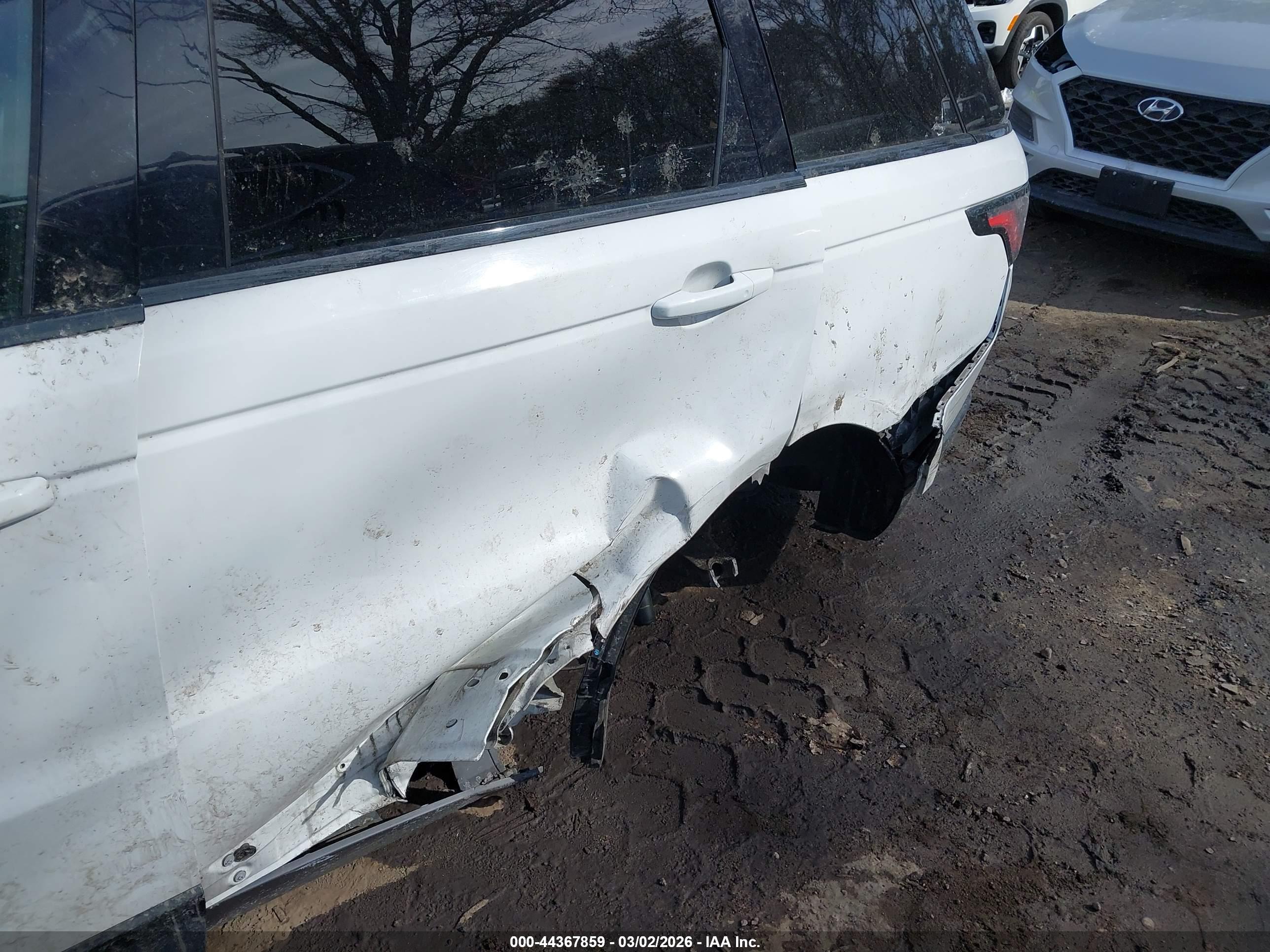 LAND ROVER image 6