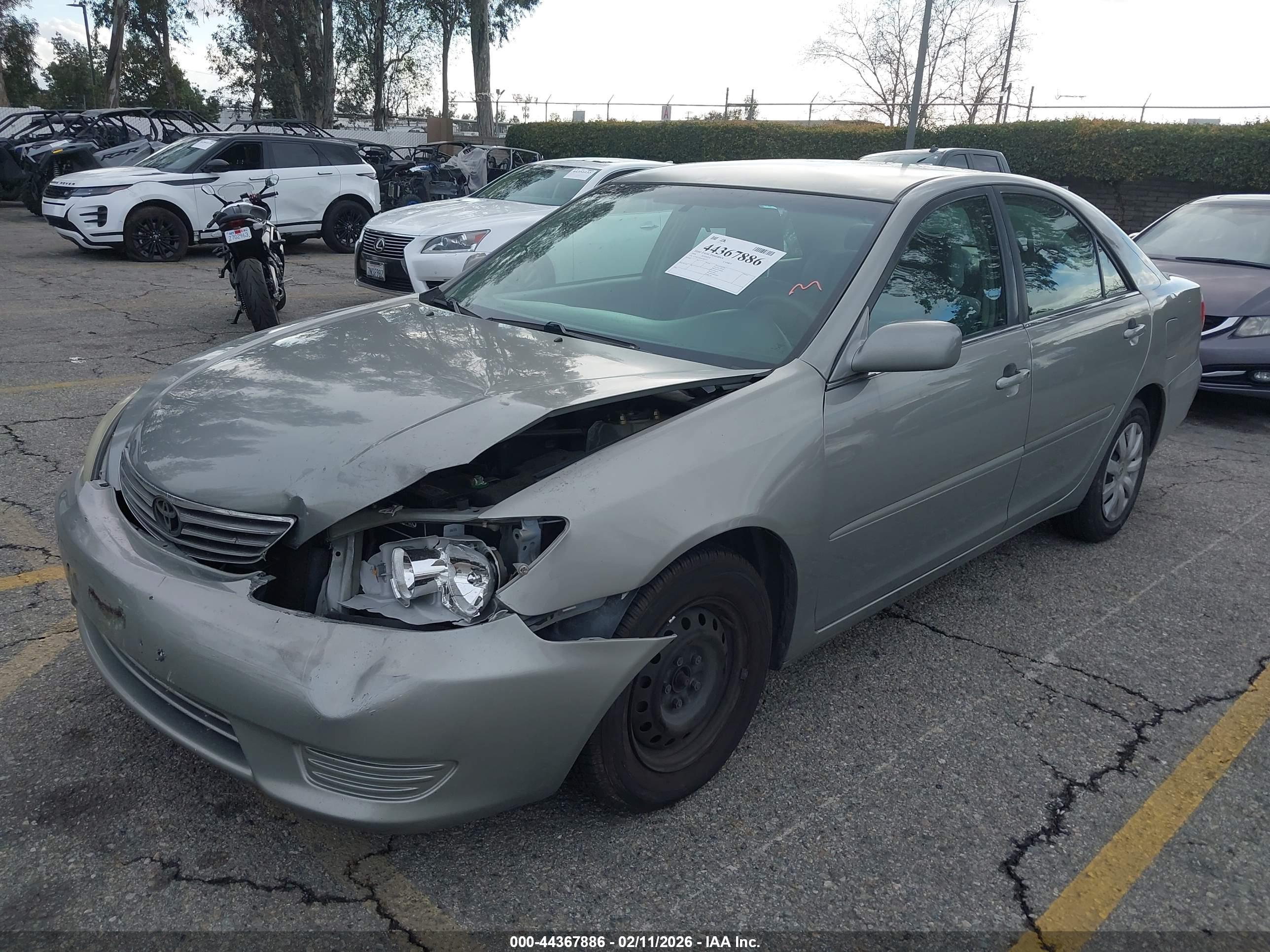 TOYOTA CAMRY image 2