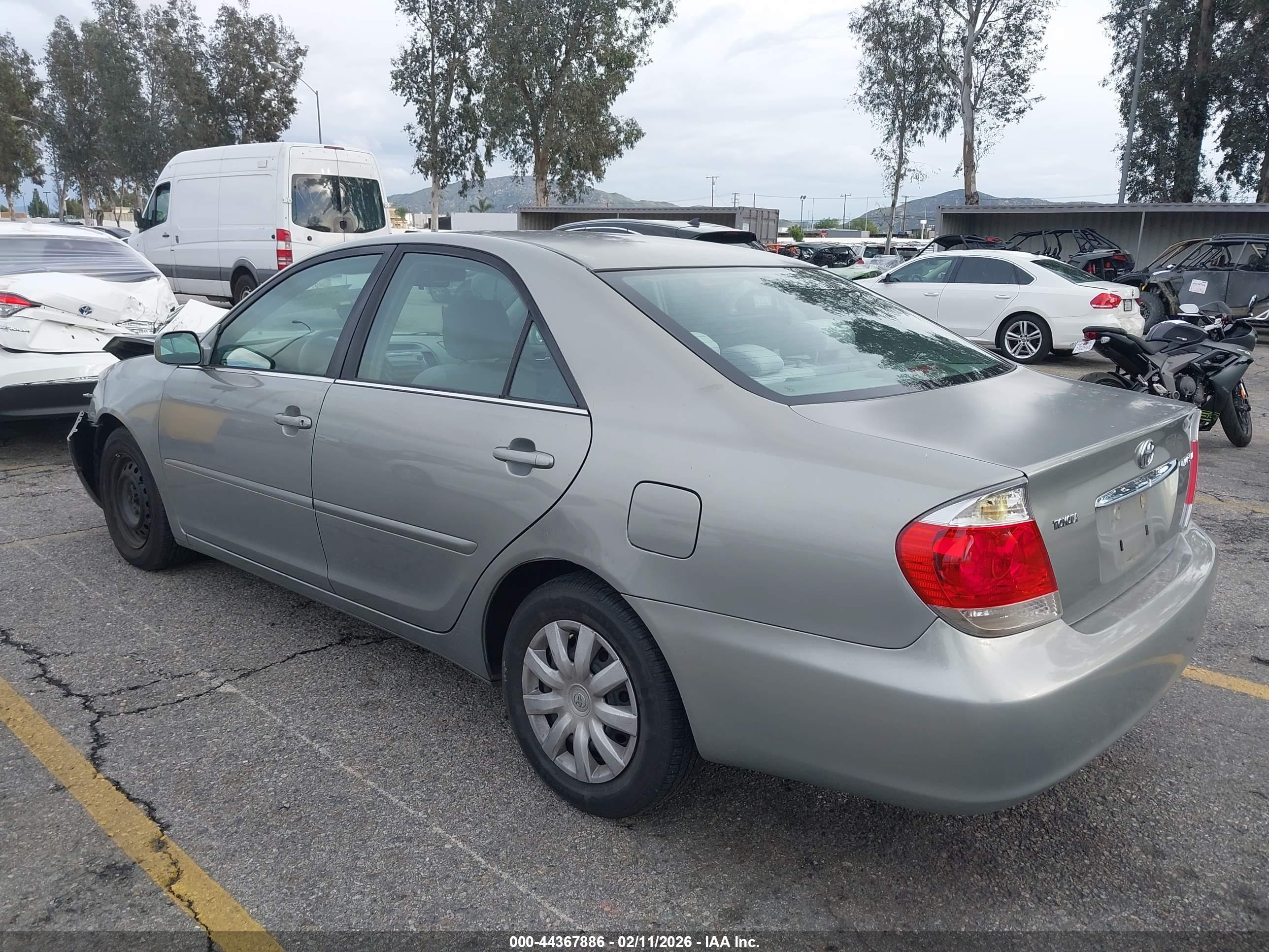 TOYOTA CAMRY image 3