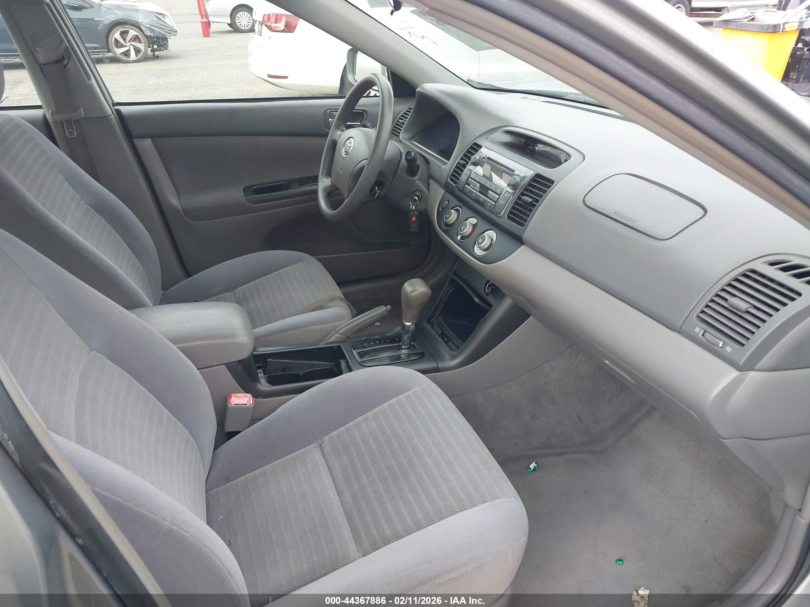 TOYOTA CAMRY image 5