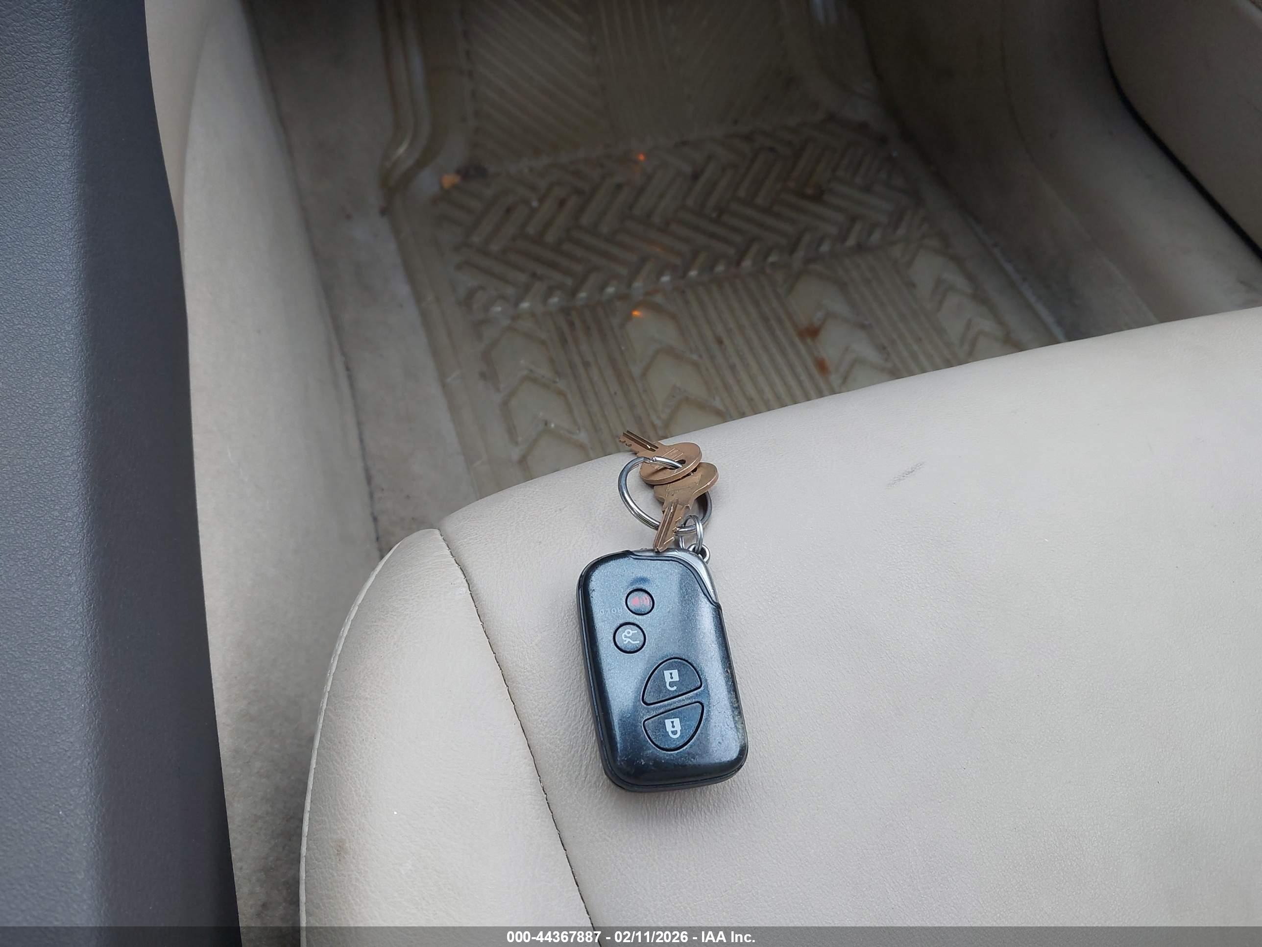 LEXUS ES image 11