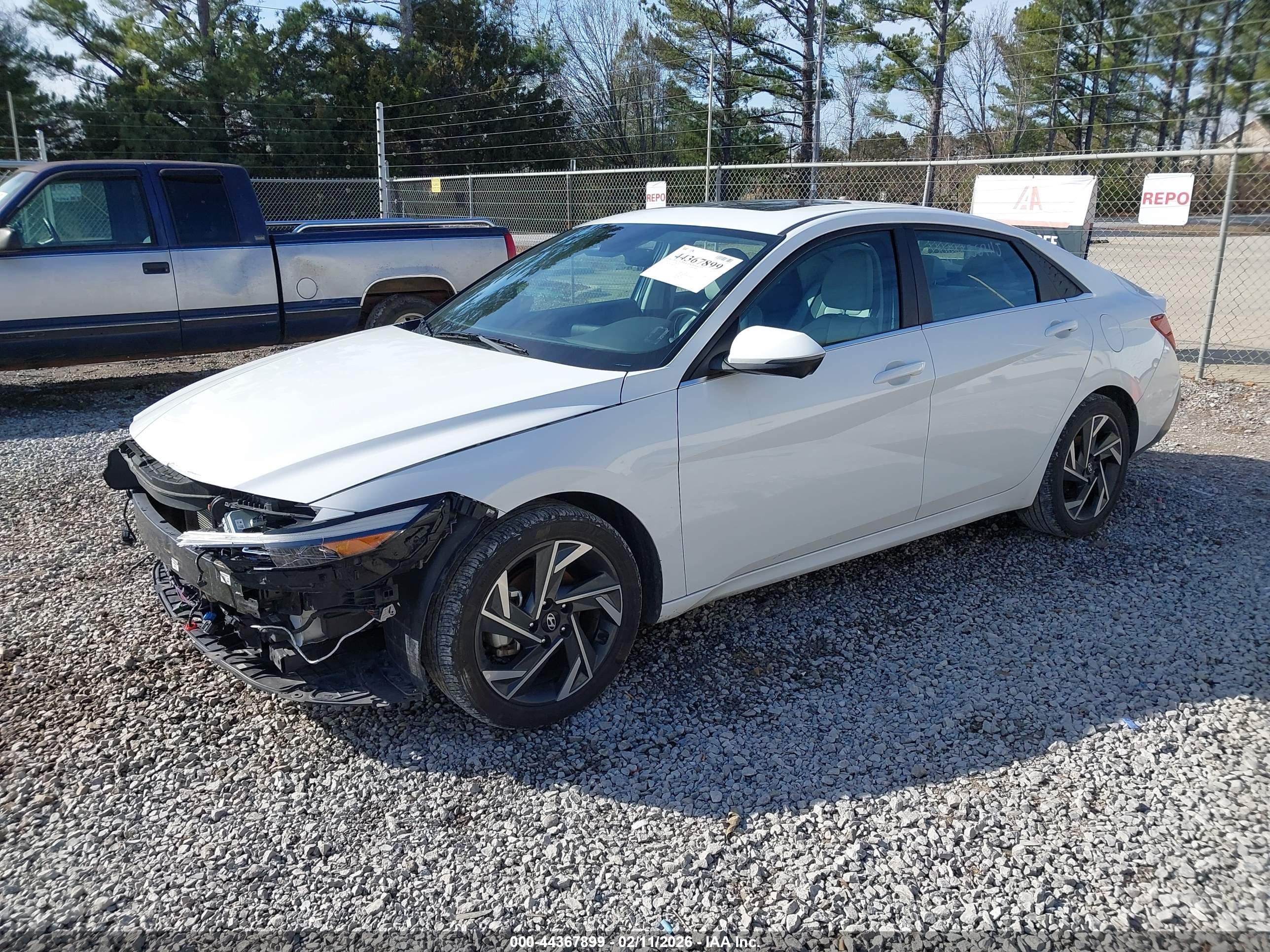 HYUNDAI ELANTRA image 2