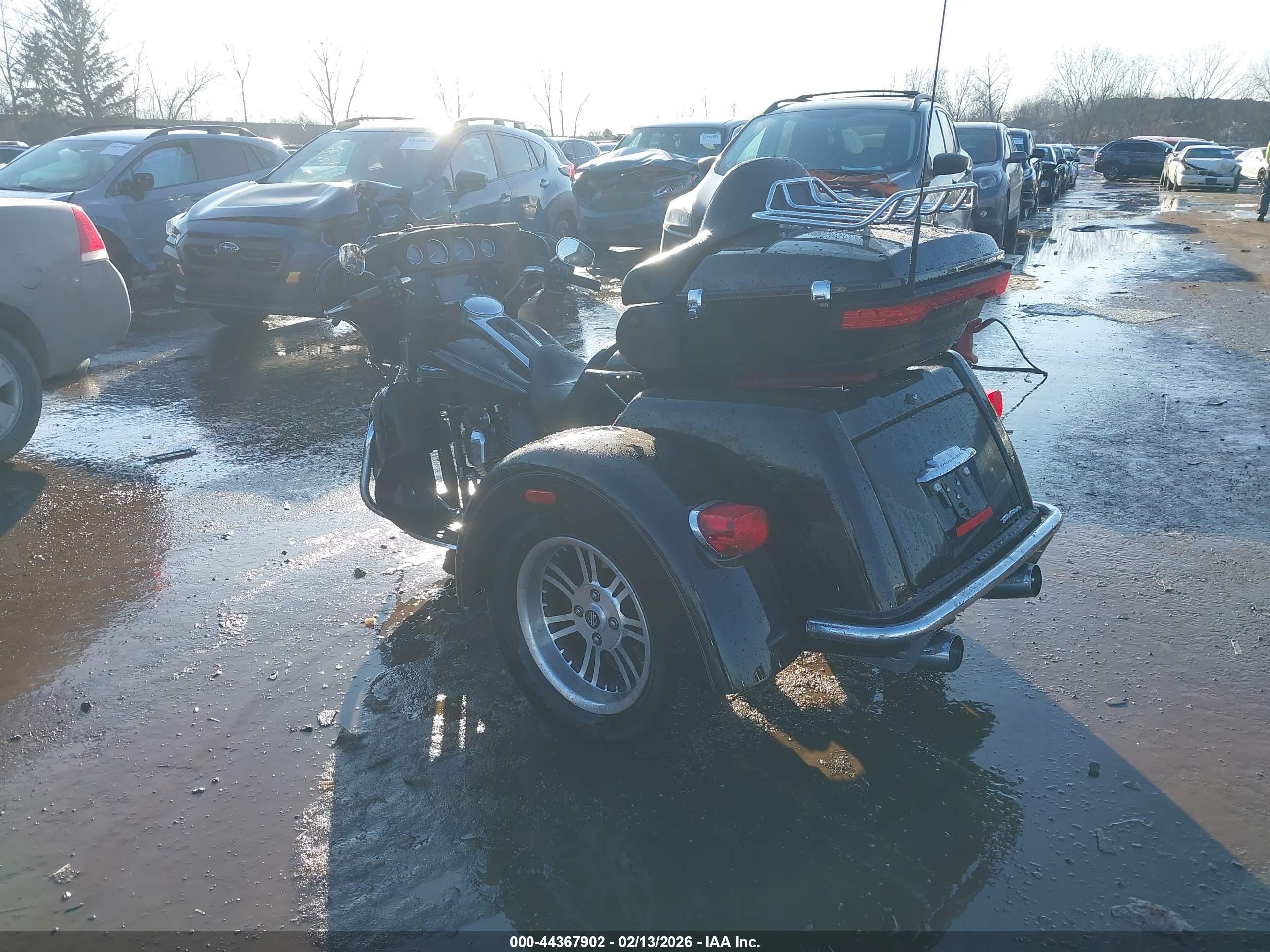 HARLEY-DAVIDSON FLHTCUTG image 3