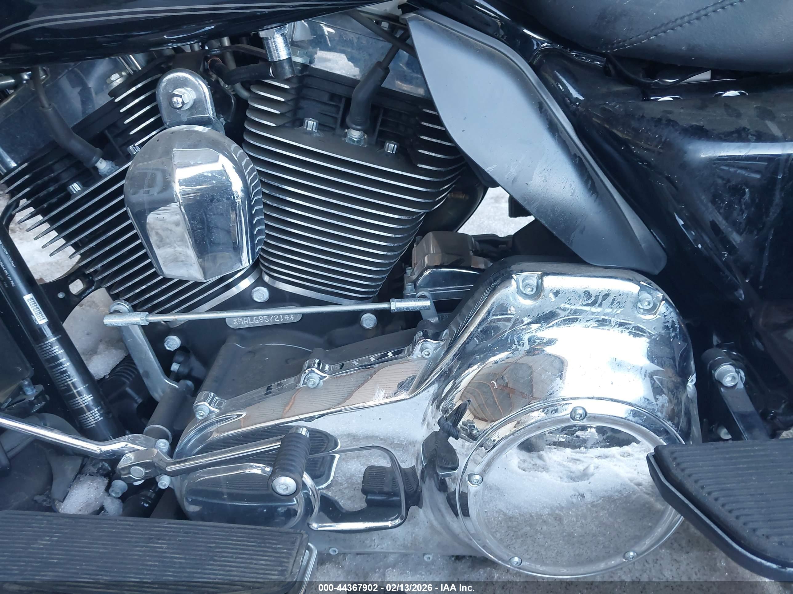 HARLEY-DAVIDSON FLHTCUTG image 9
