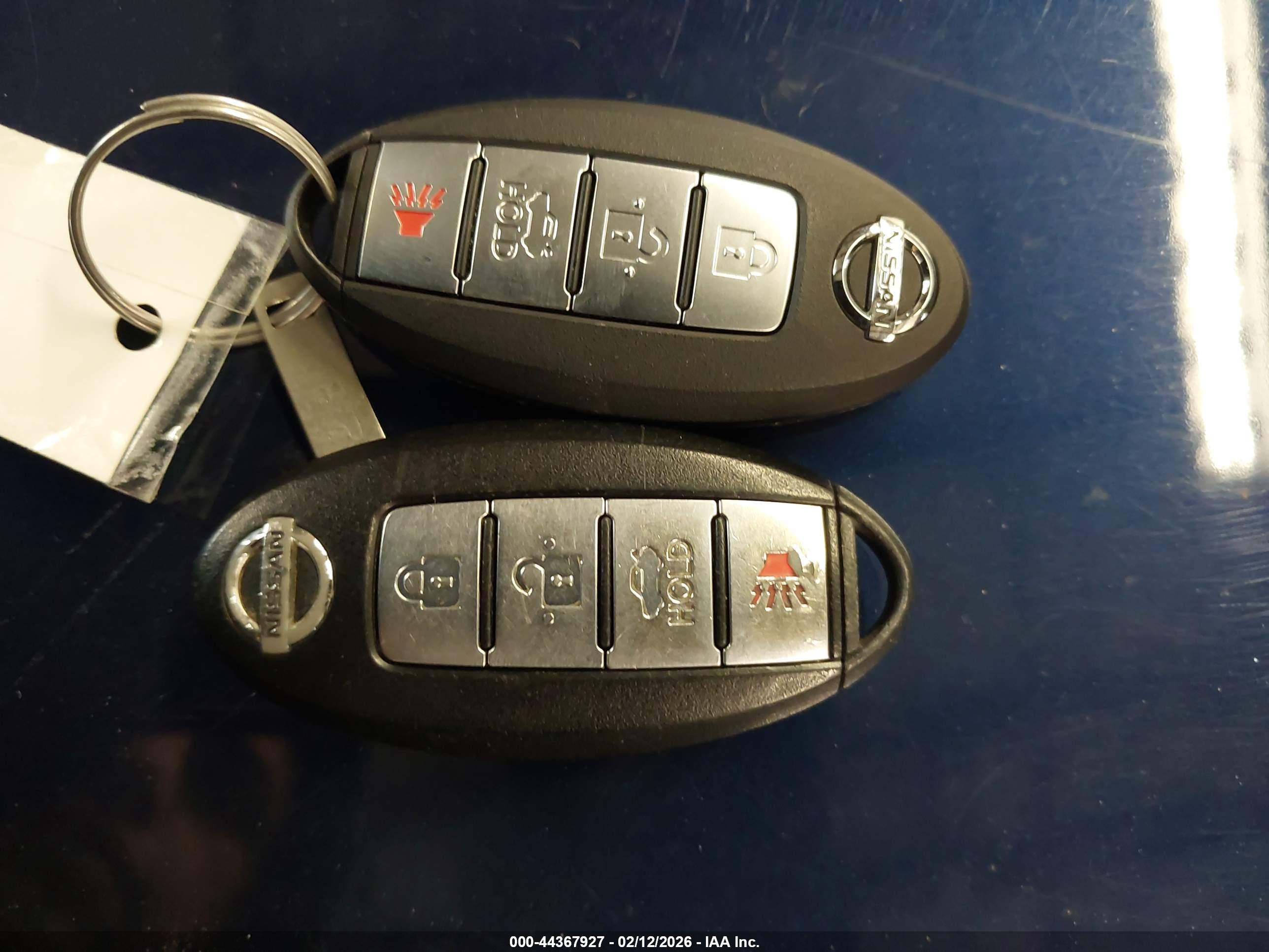 NISSAN VERSA image 11