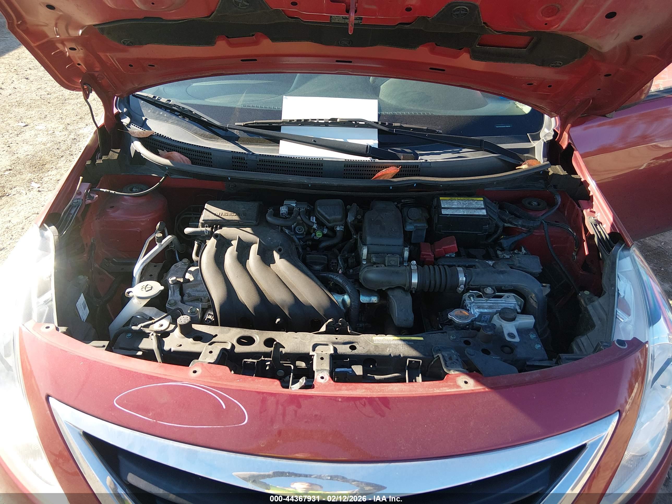 NISSAN VERSA image 10