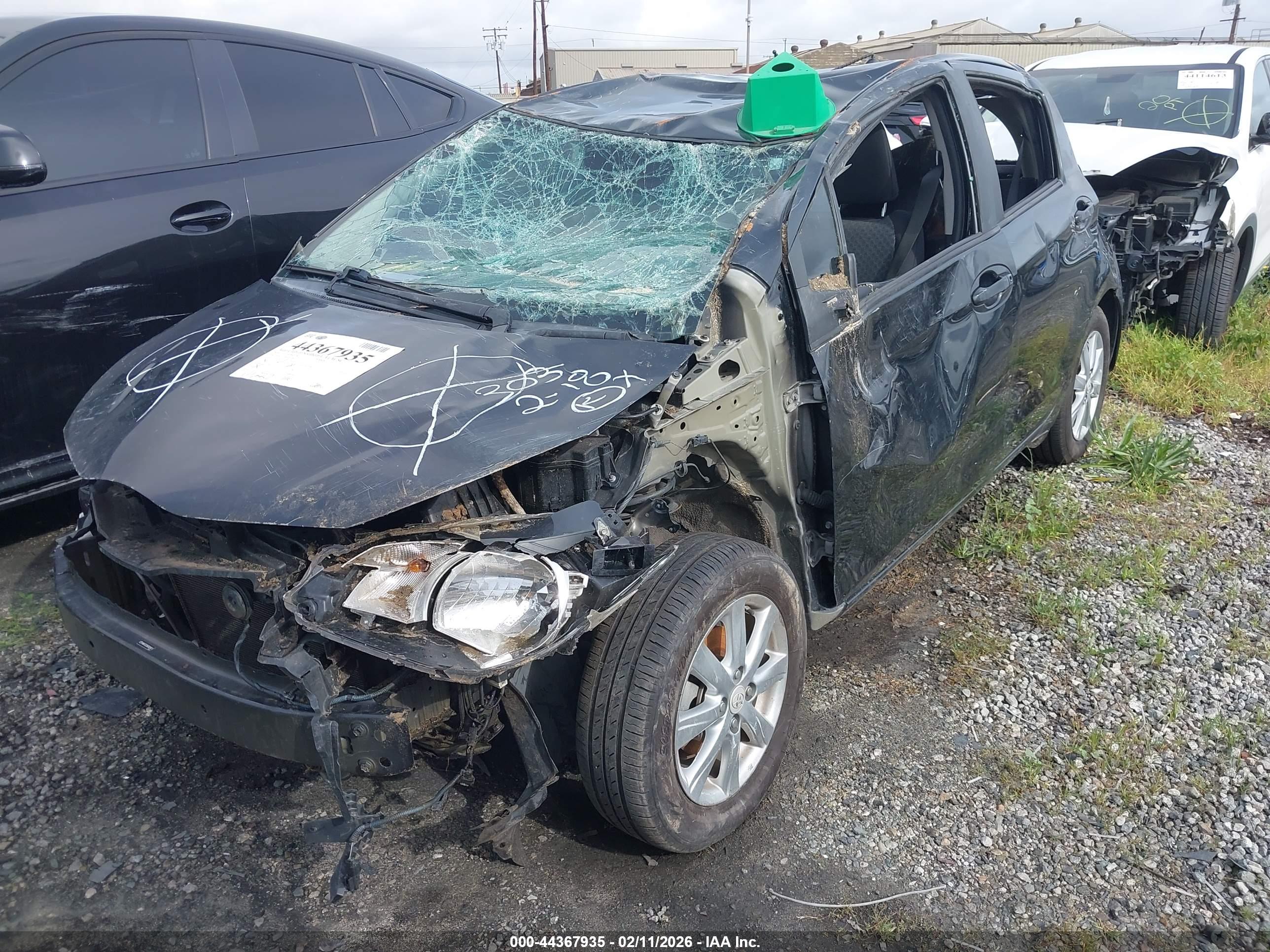 TOYOTA YARIS image 2