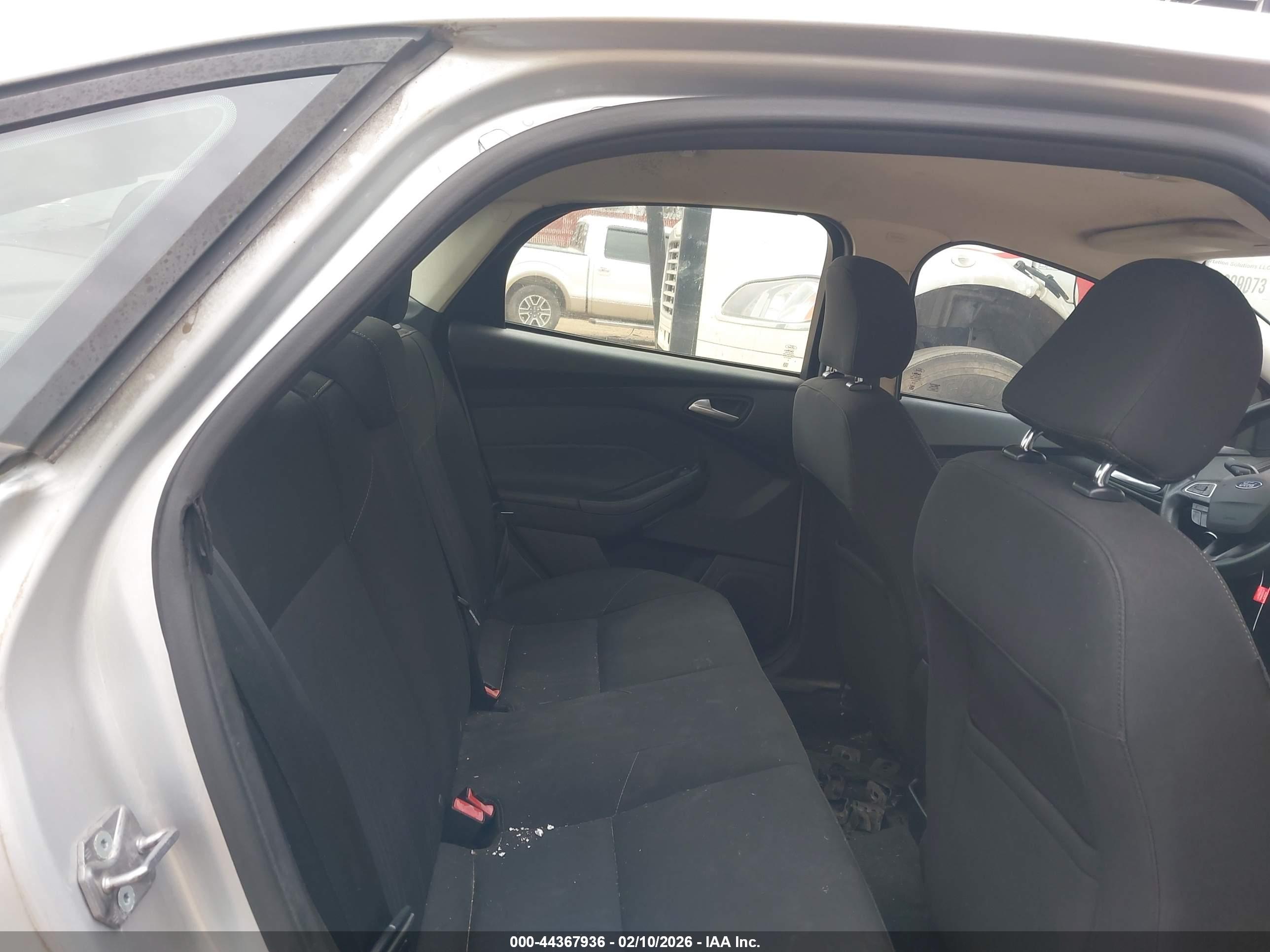 FORD FOCUS image 8