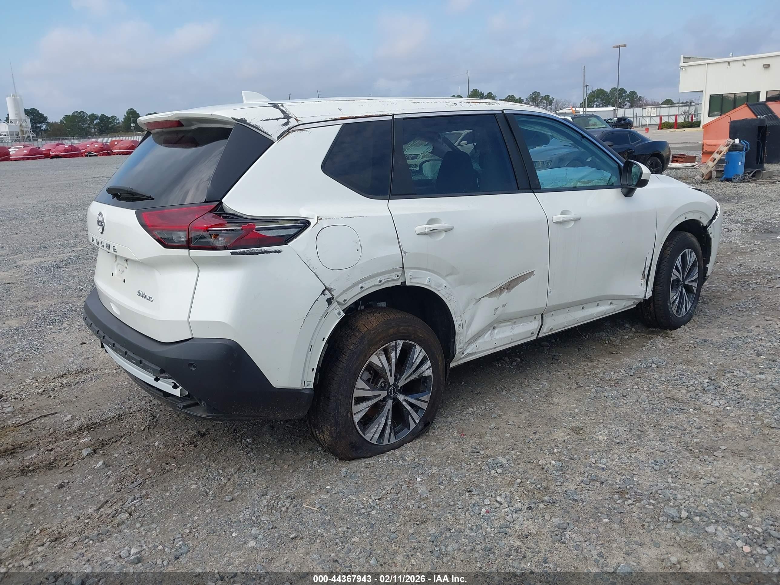 NISSAN ROGUE image 4