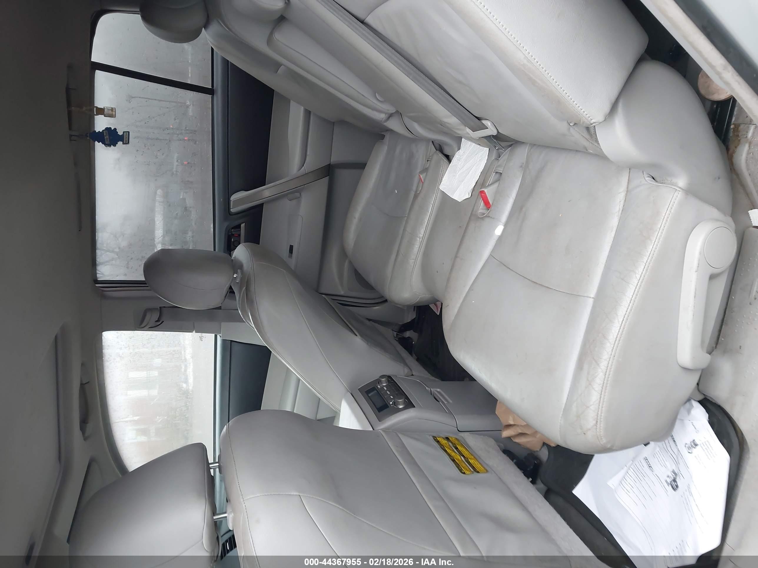 TOYOTA HIGHLANDER image 8