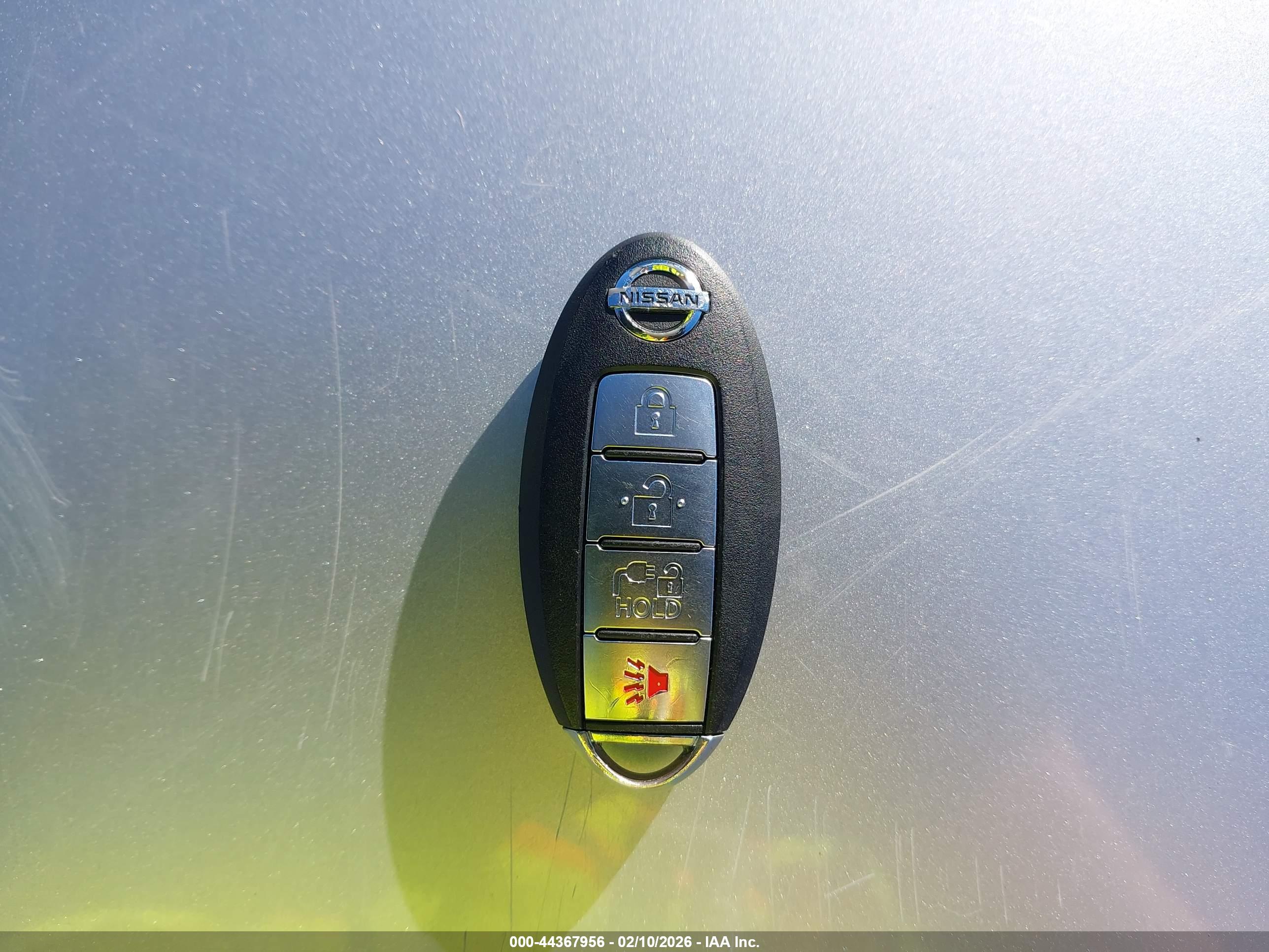 NISSAN LEAF image 11