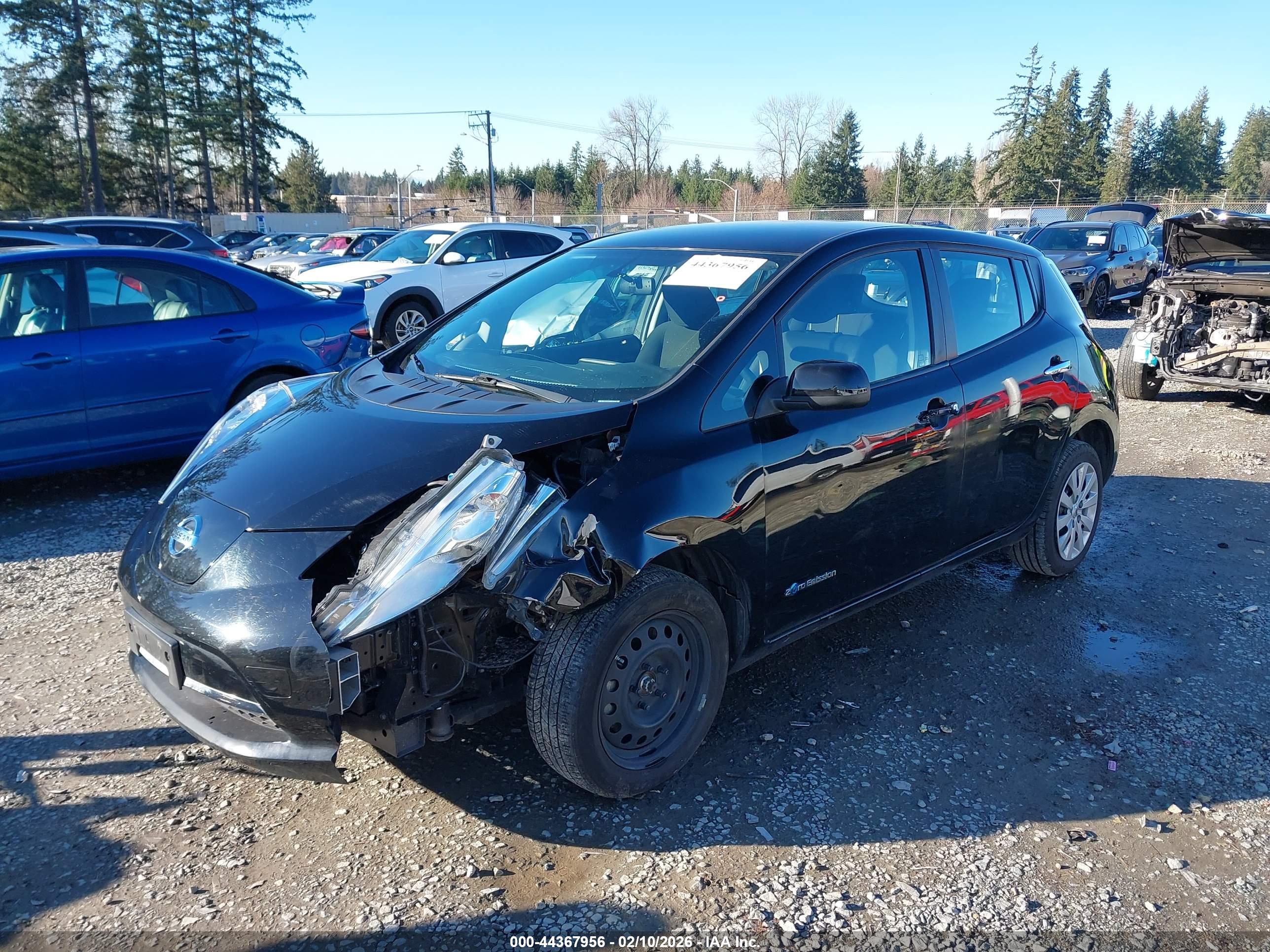 NISSAN LEAF image 2