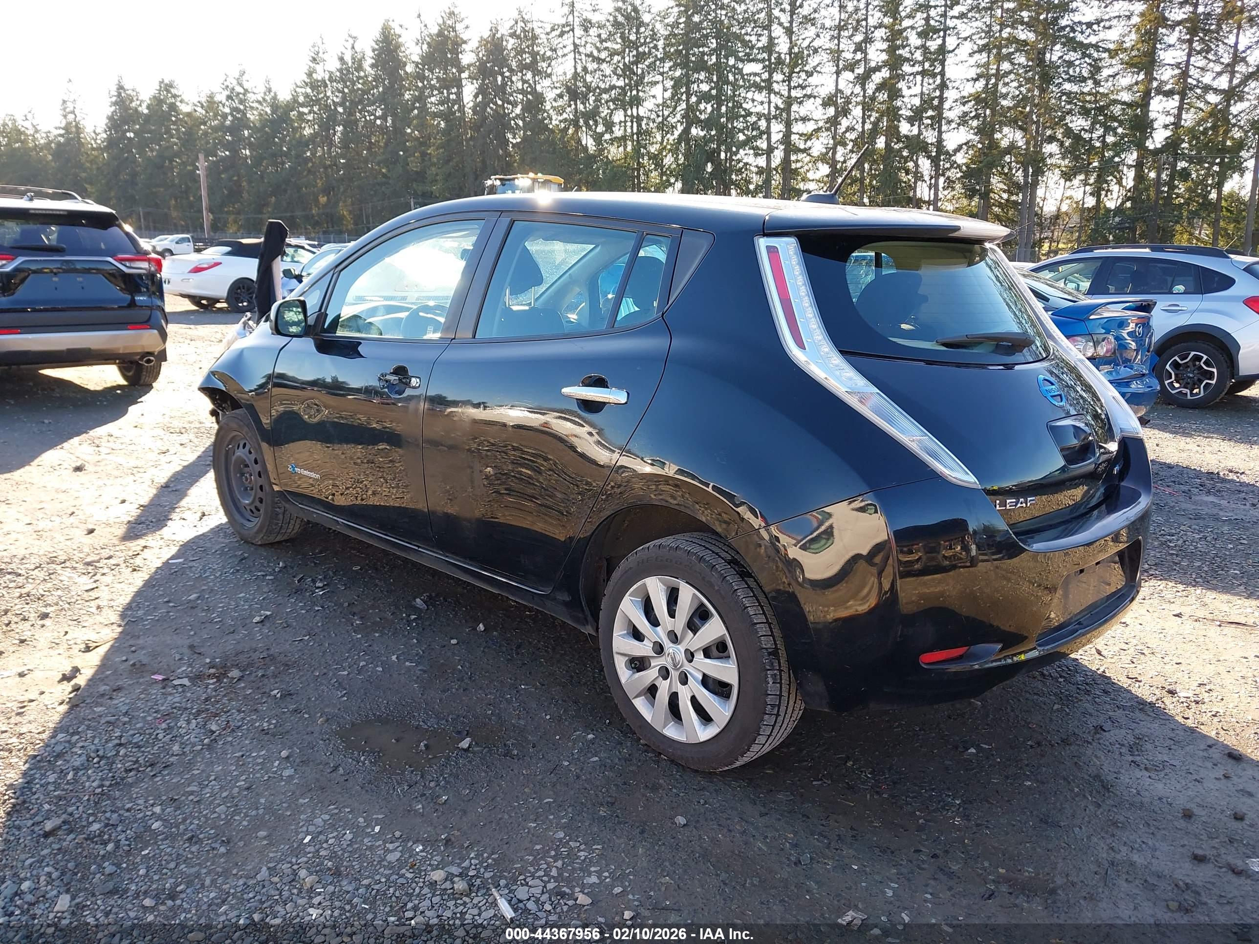 NISSAN LEAF image 3