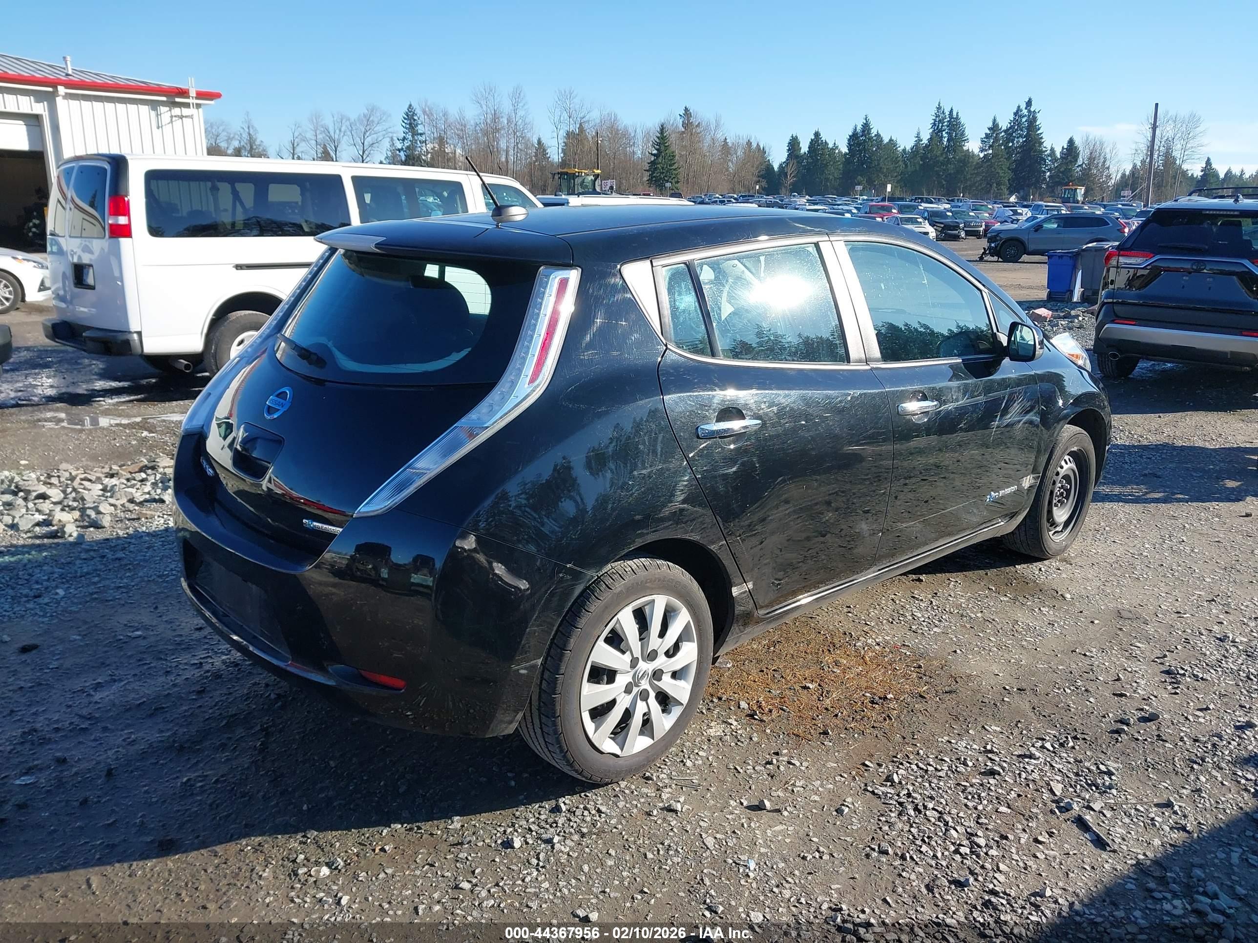 NISSAN LEAF image 4