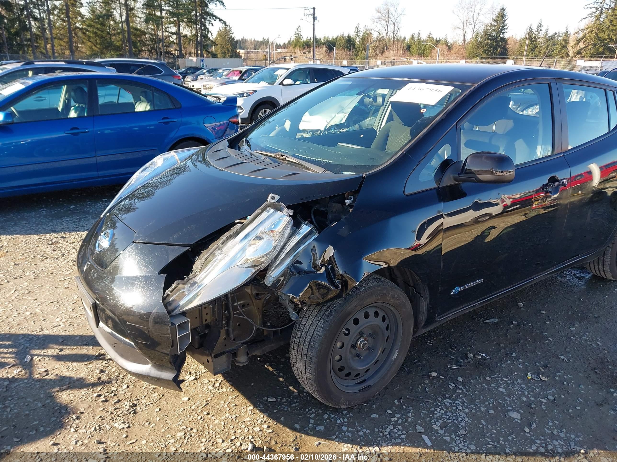 NISSAN LEAF image 6