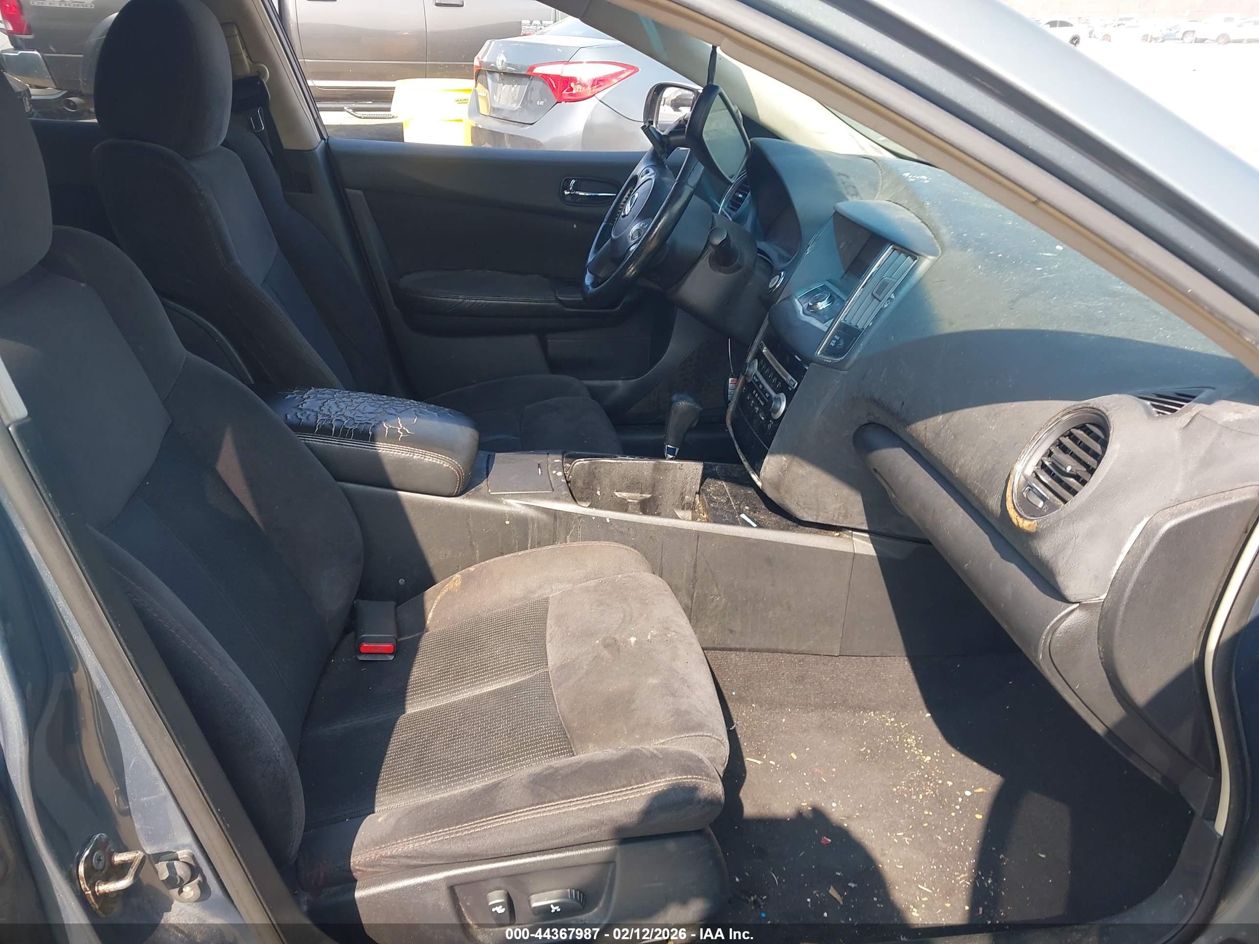NISSAN MAXIMA image 5