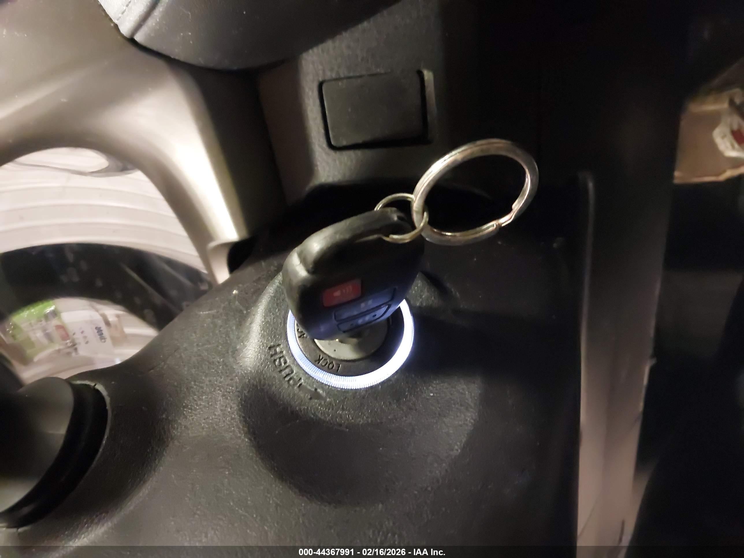 TOYOTA RAV4 image 11
