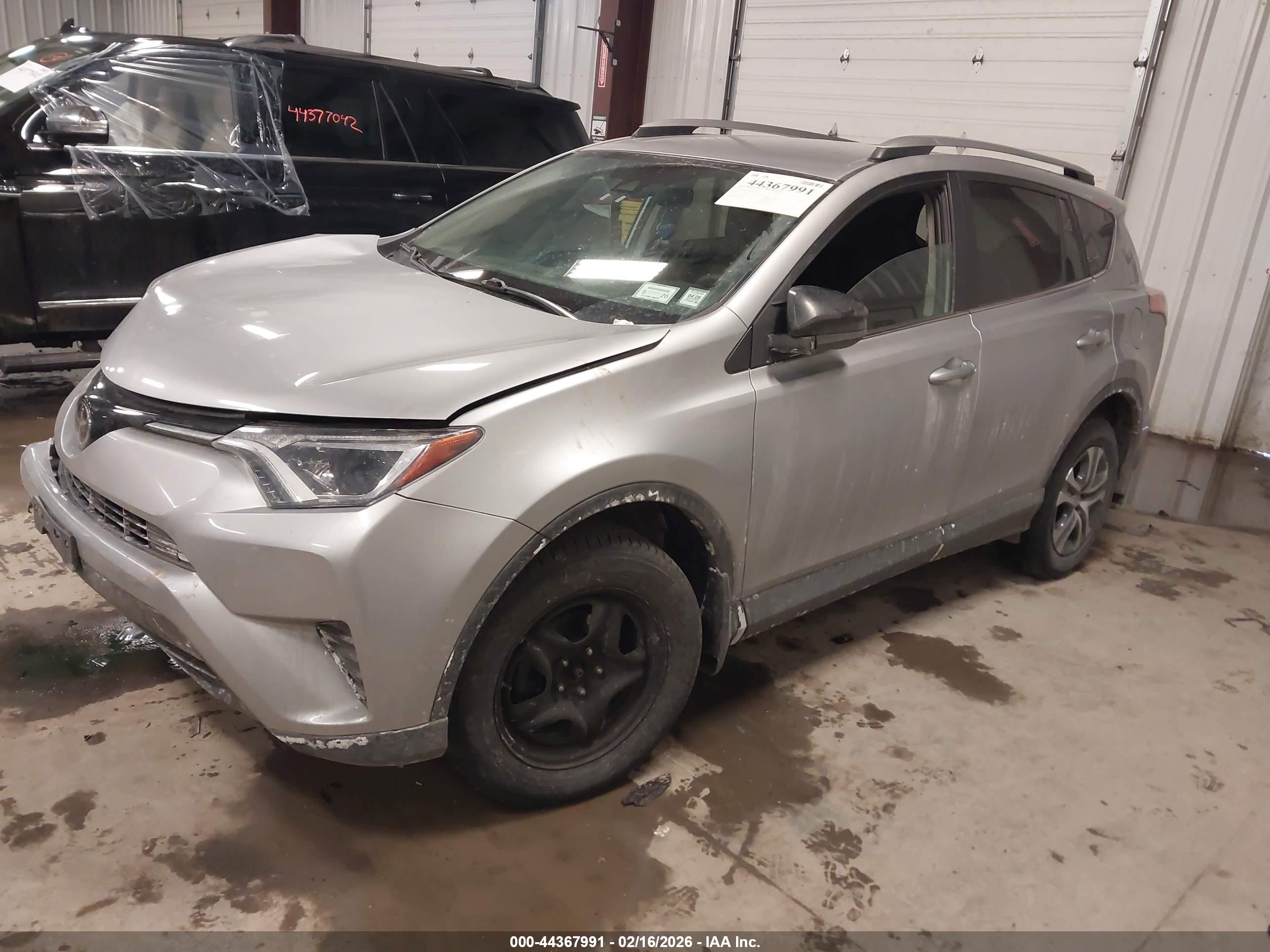 TOYOTA RAV4 image 2