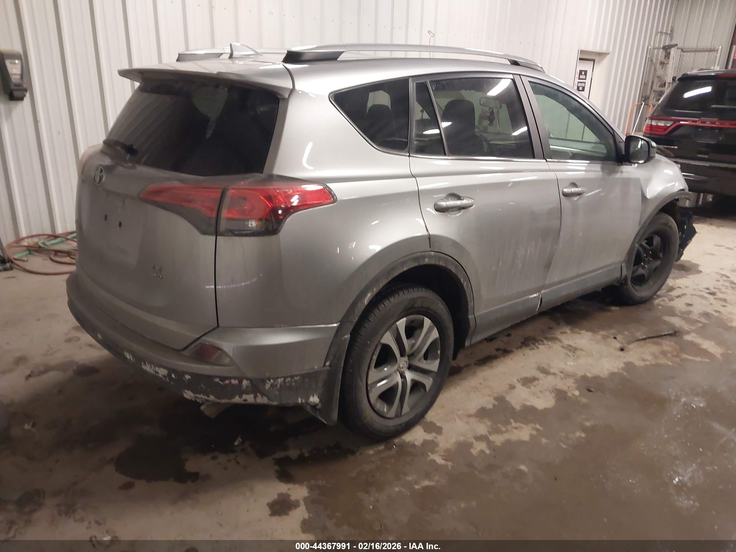 TOYOTA RAV4 image 4