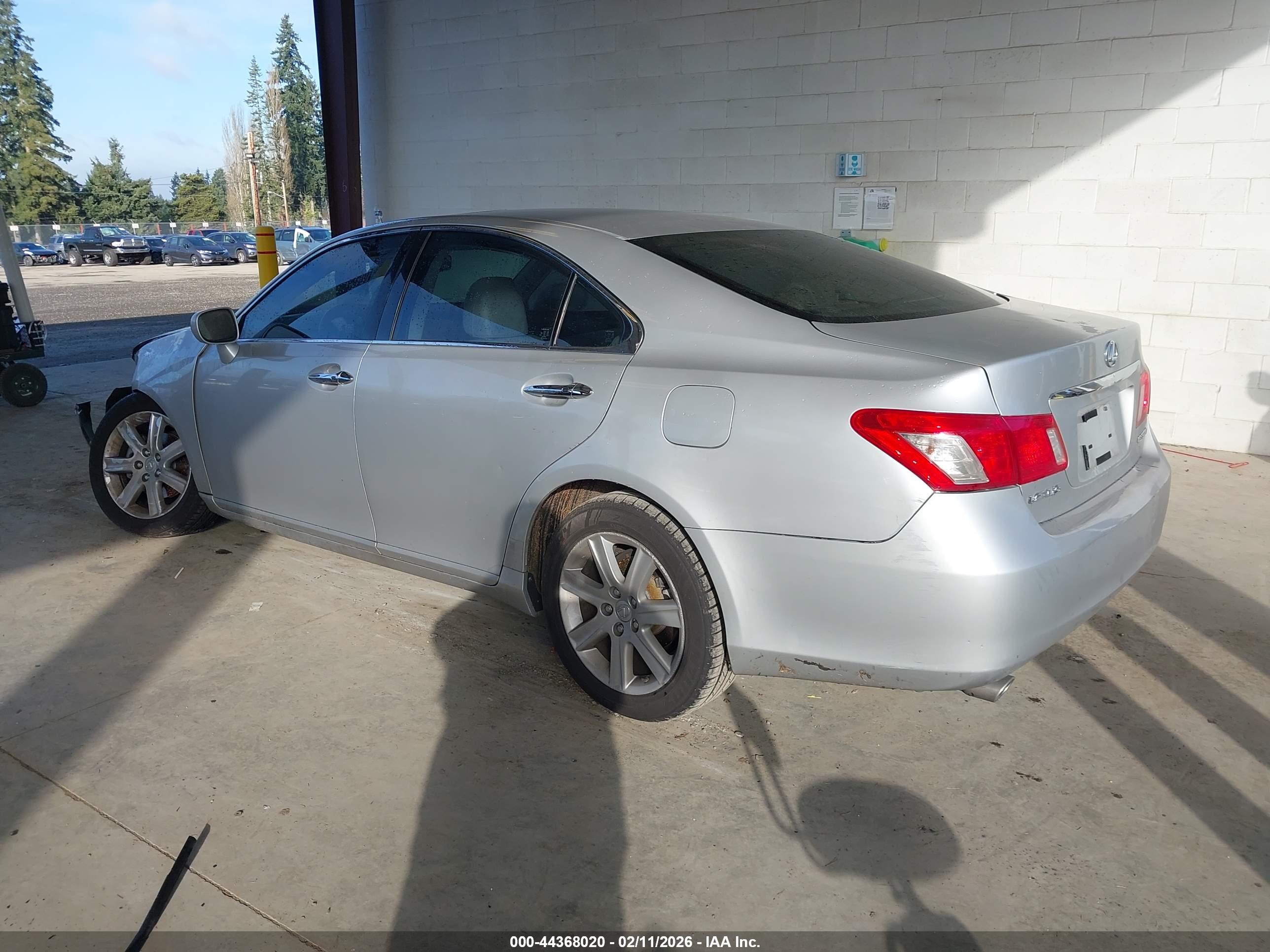 LEXUS ES image 3