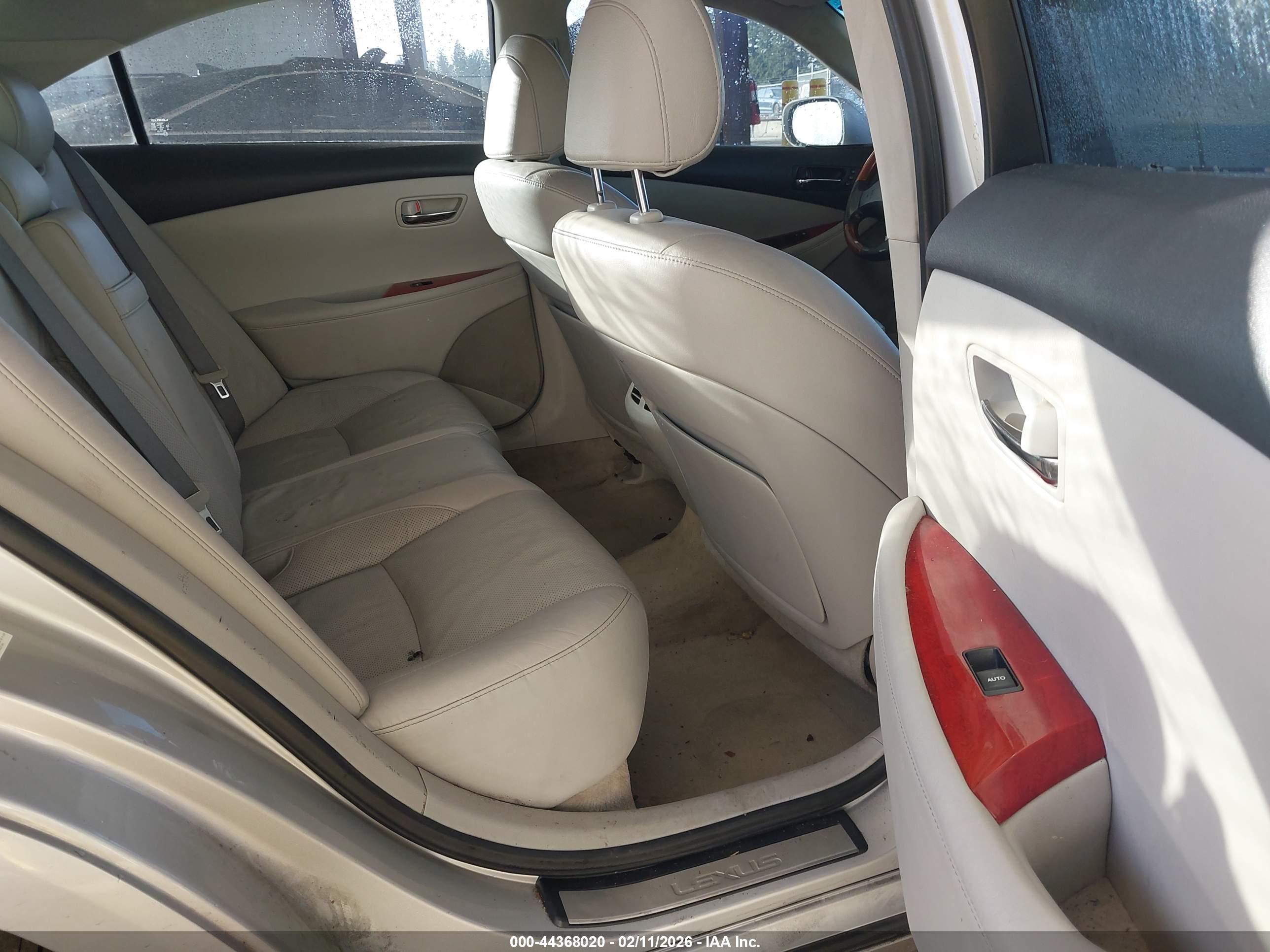 LEXUS ES image 8