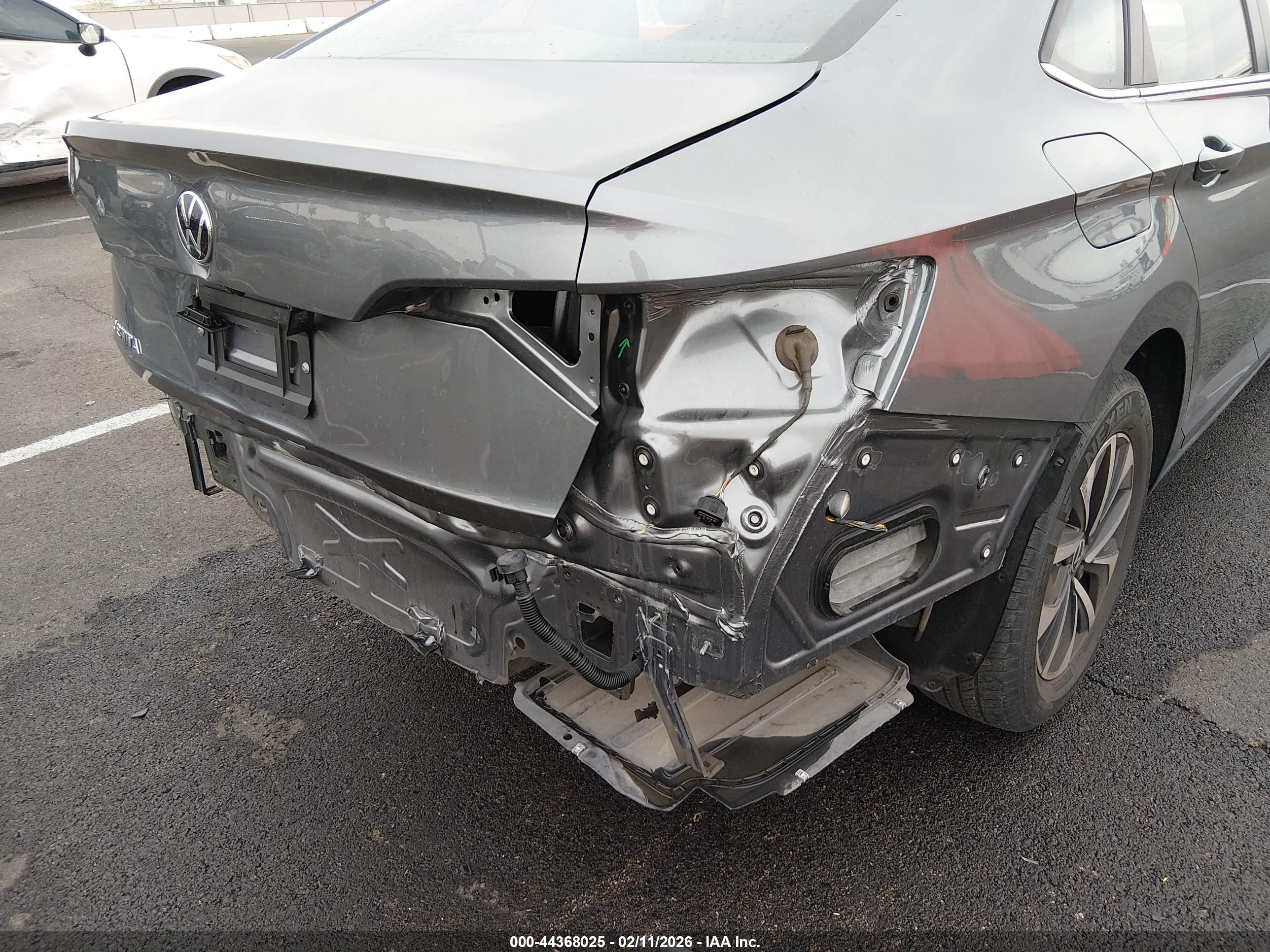 VOLKSWAGEN JETTA image 6